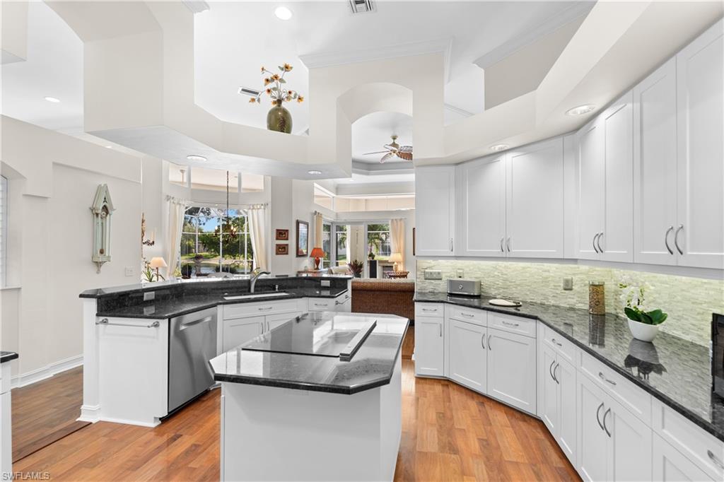 2039 Mission DR