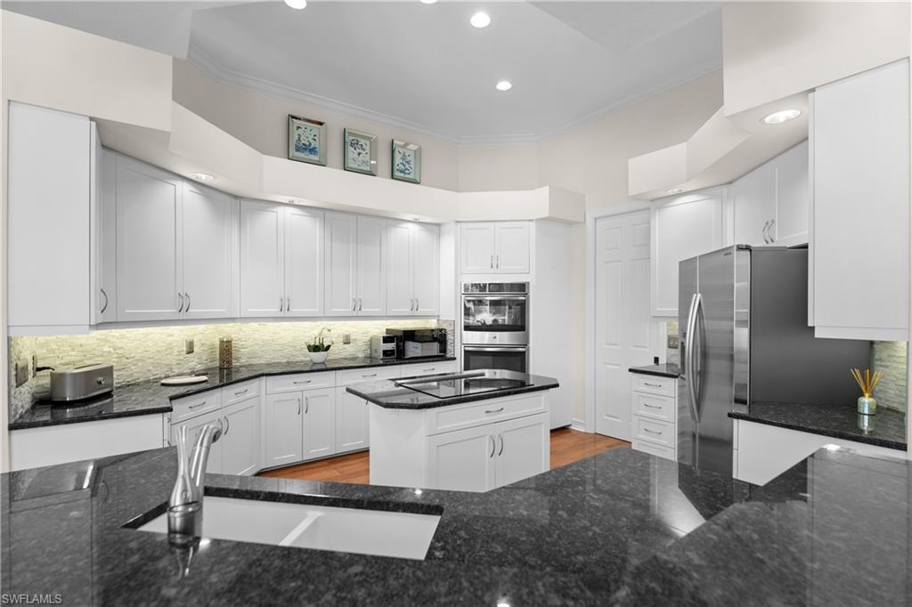 2039 Mission DR