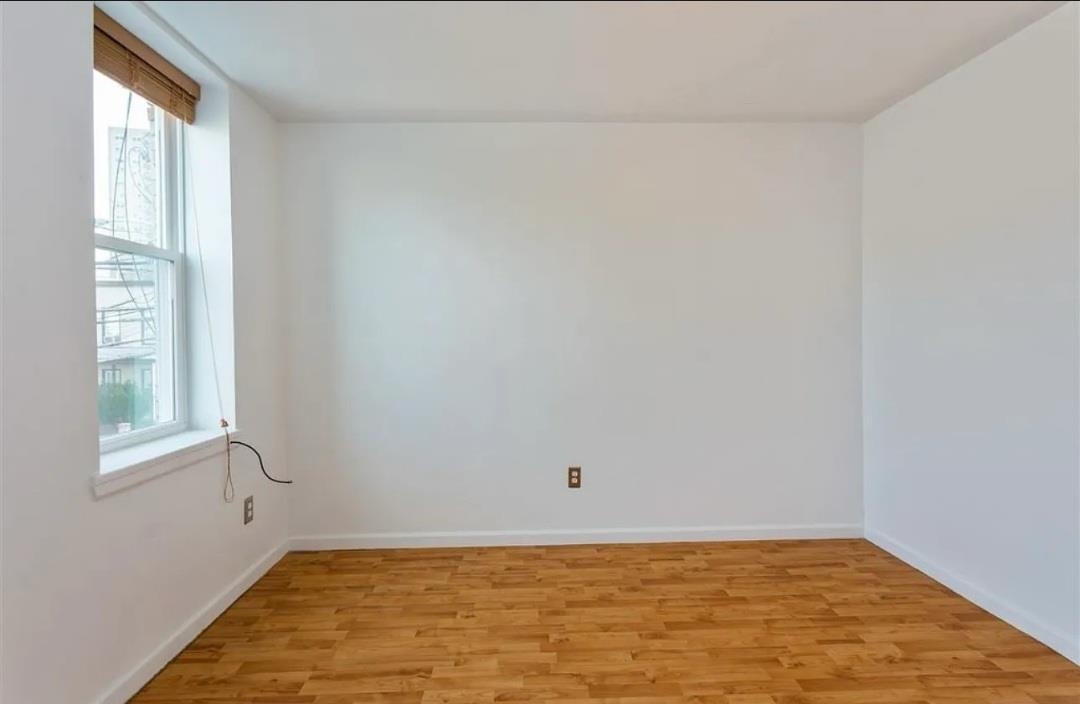 27 66TH ST Unit: 3