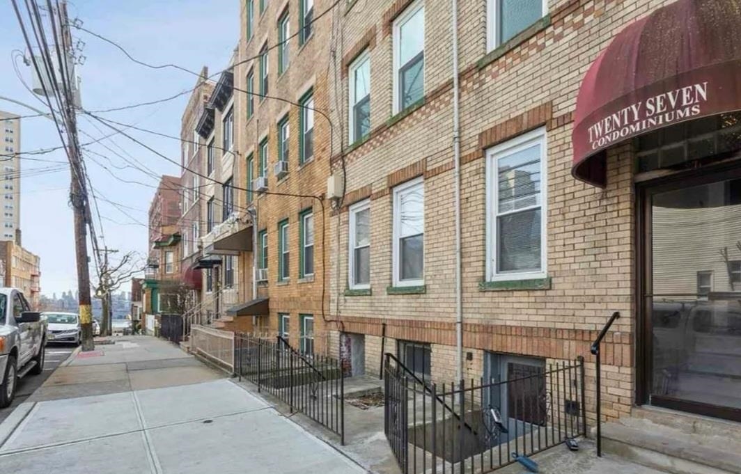 27 66TH ST Unit: 3