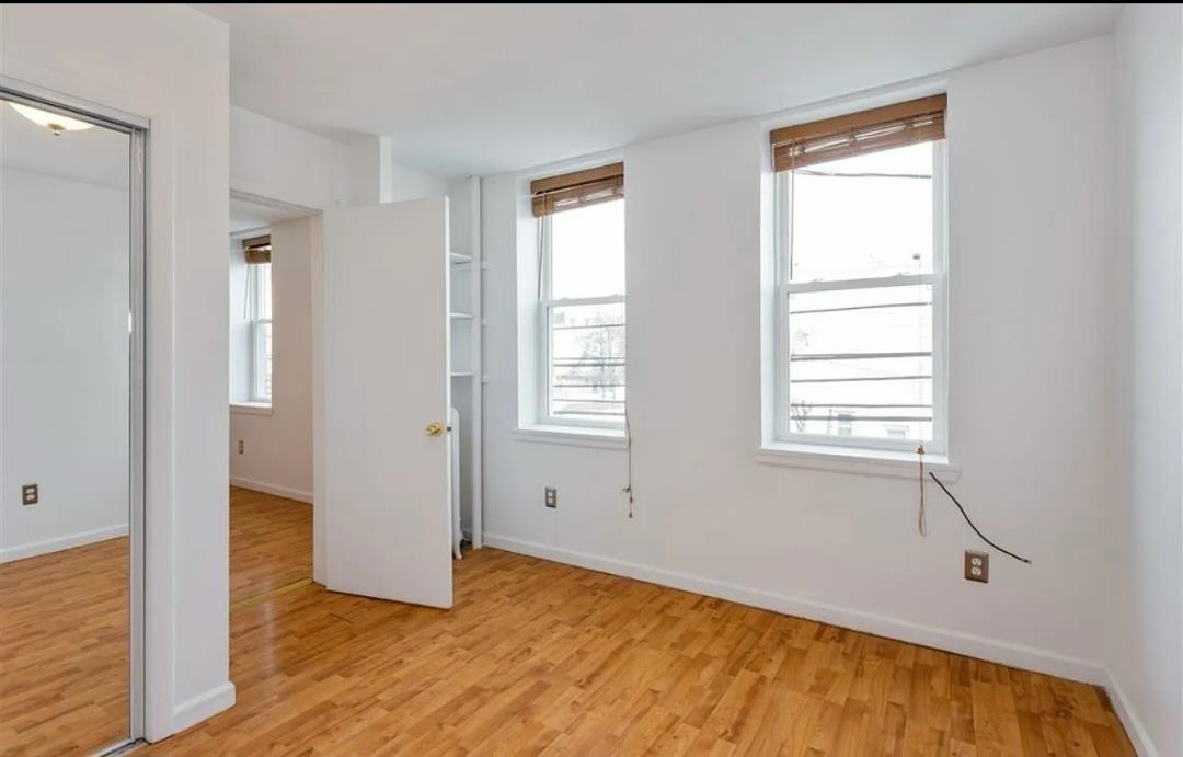27 66TH ST Unit: 3