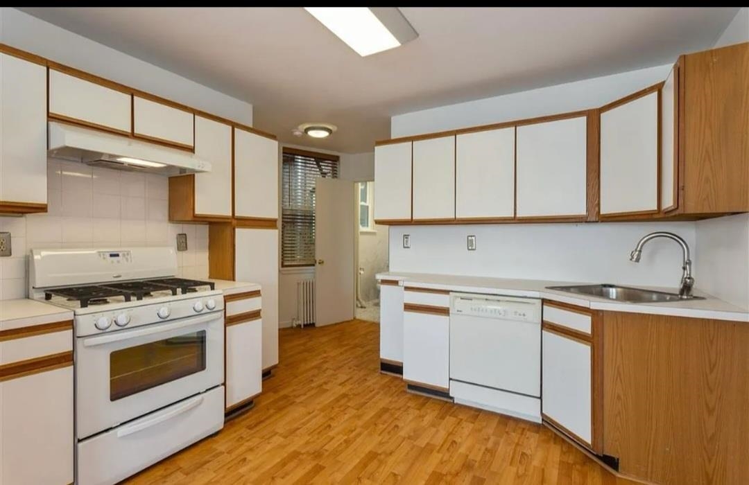 27 66TH ST Unit: 3