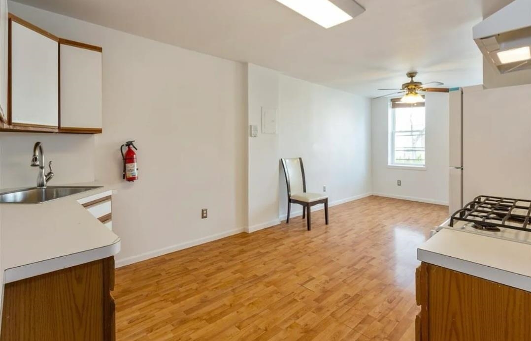 27 66TH ST Unit: 3