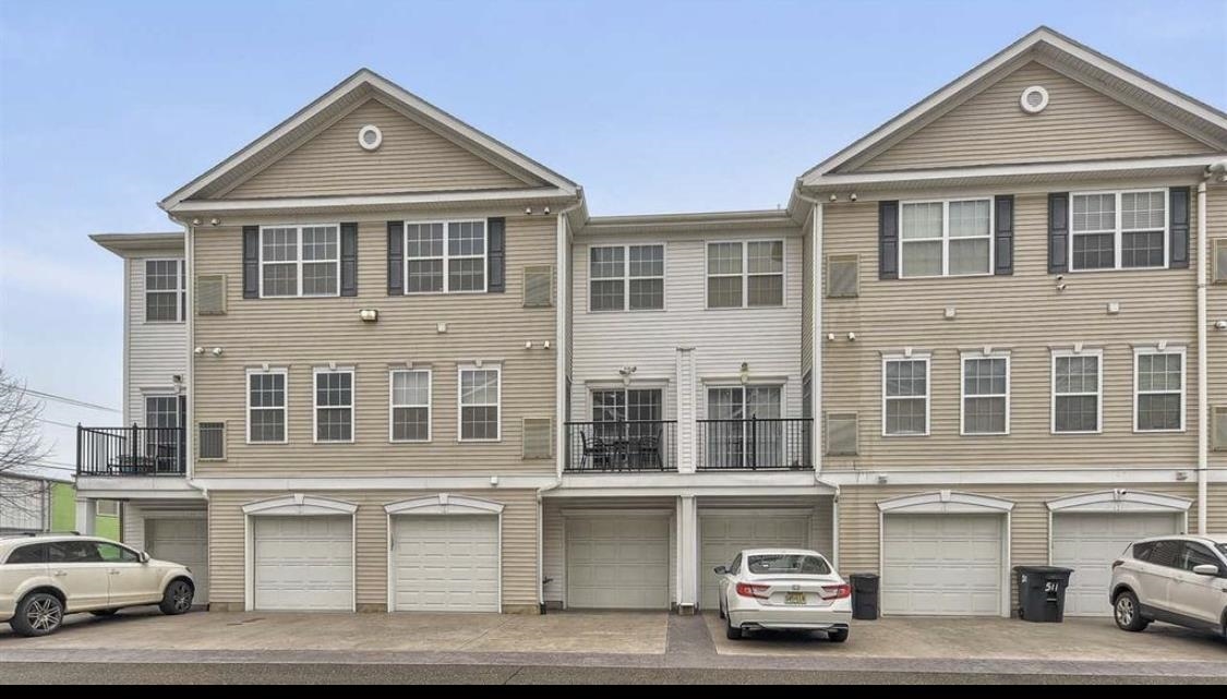7 TRIBECA AVE Unit: 513