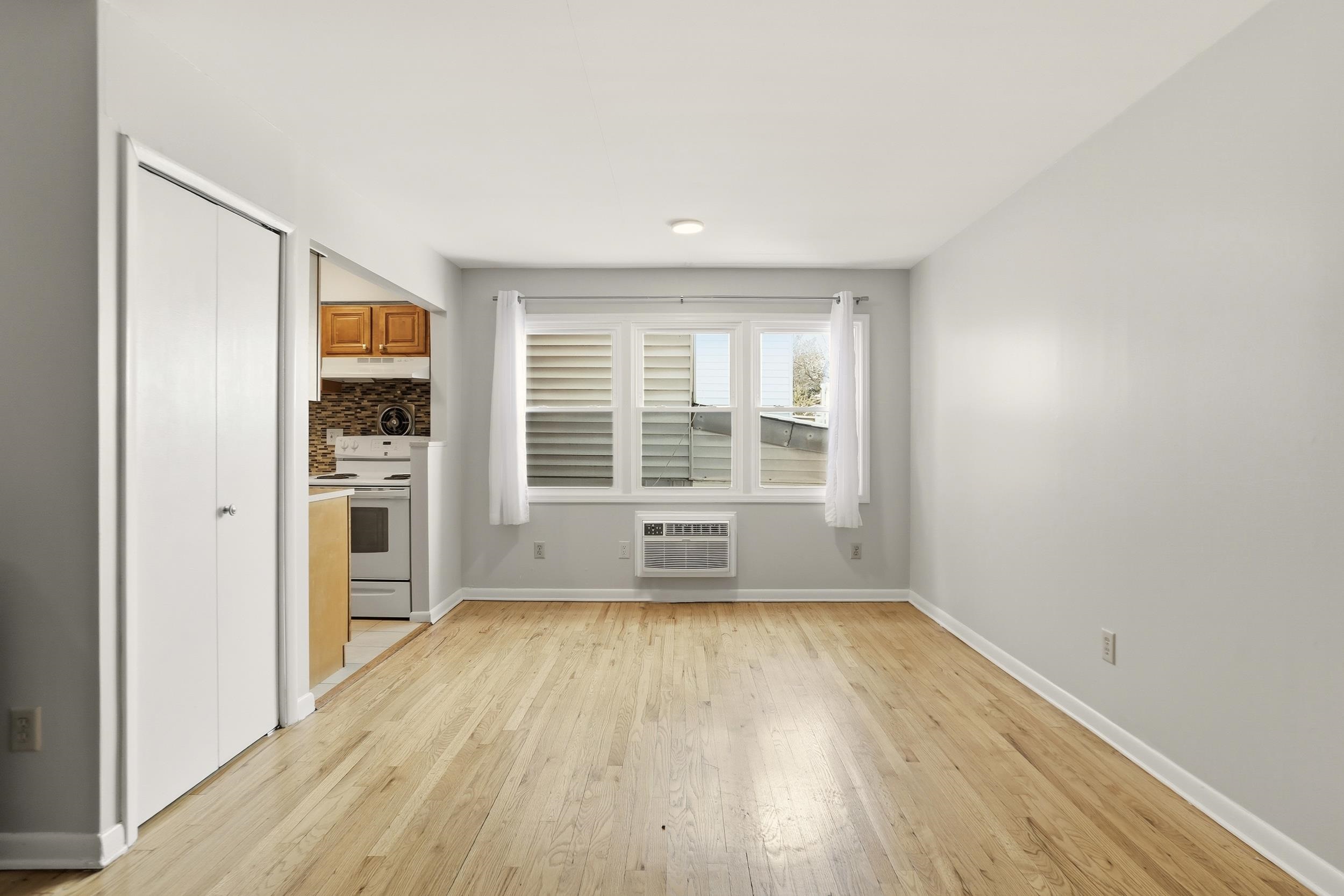 310 70TH ST Unit: 1D