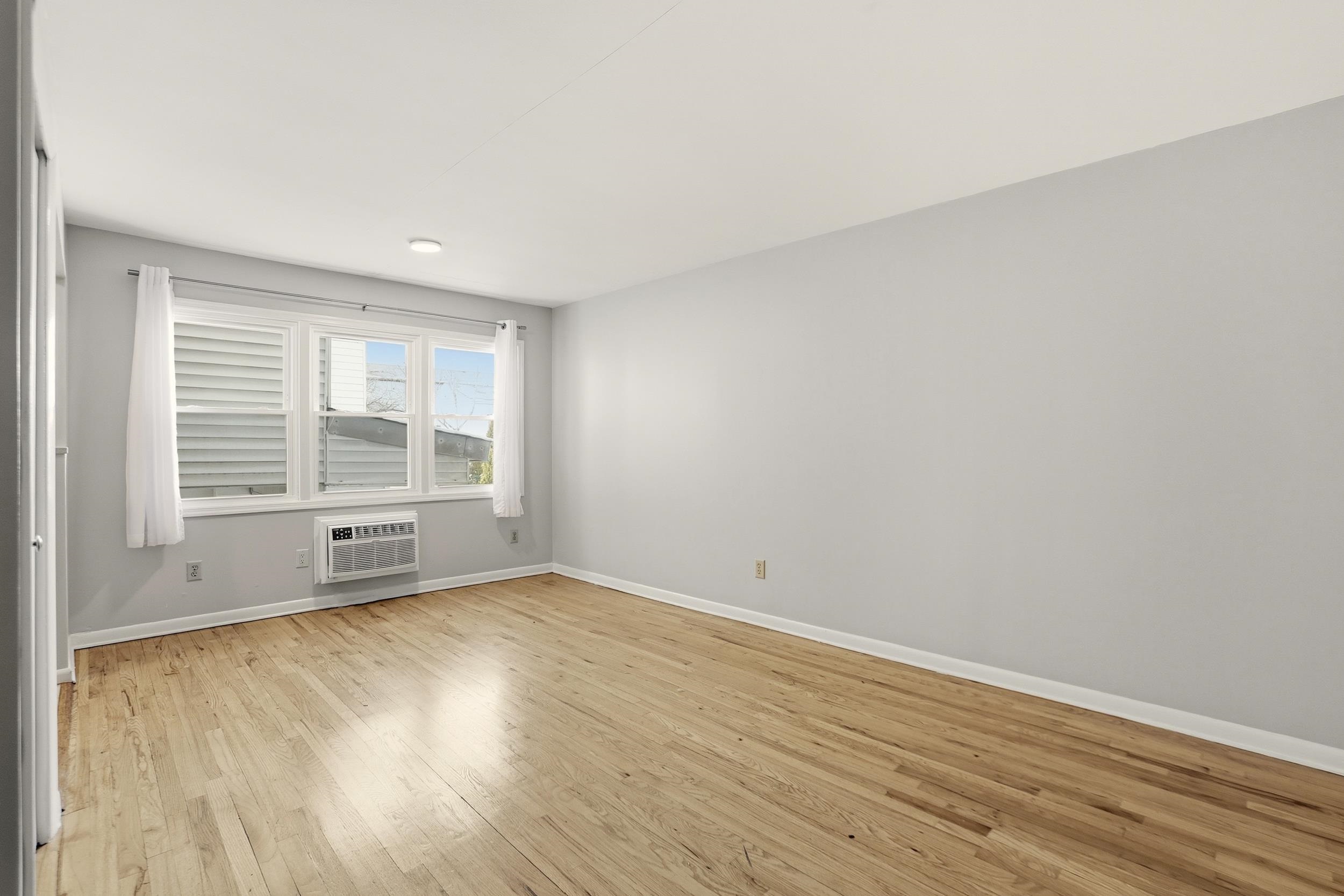 310 70TH ST Unit: 1D