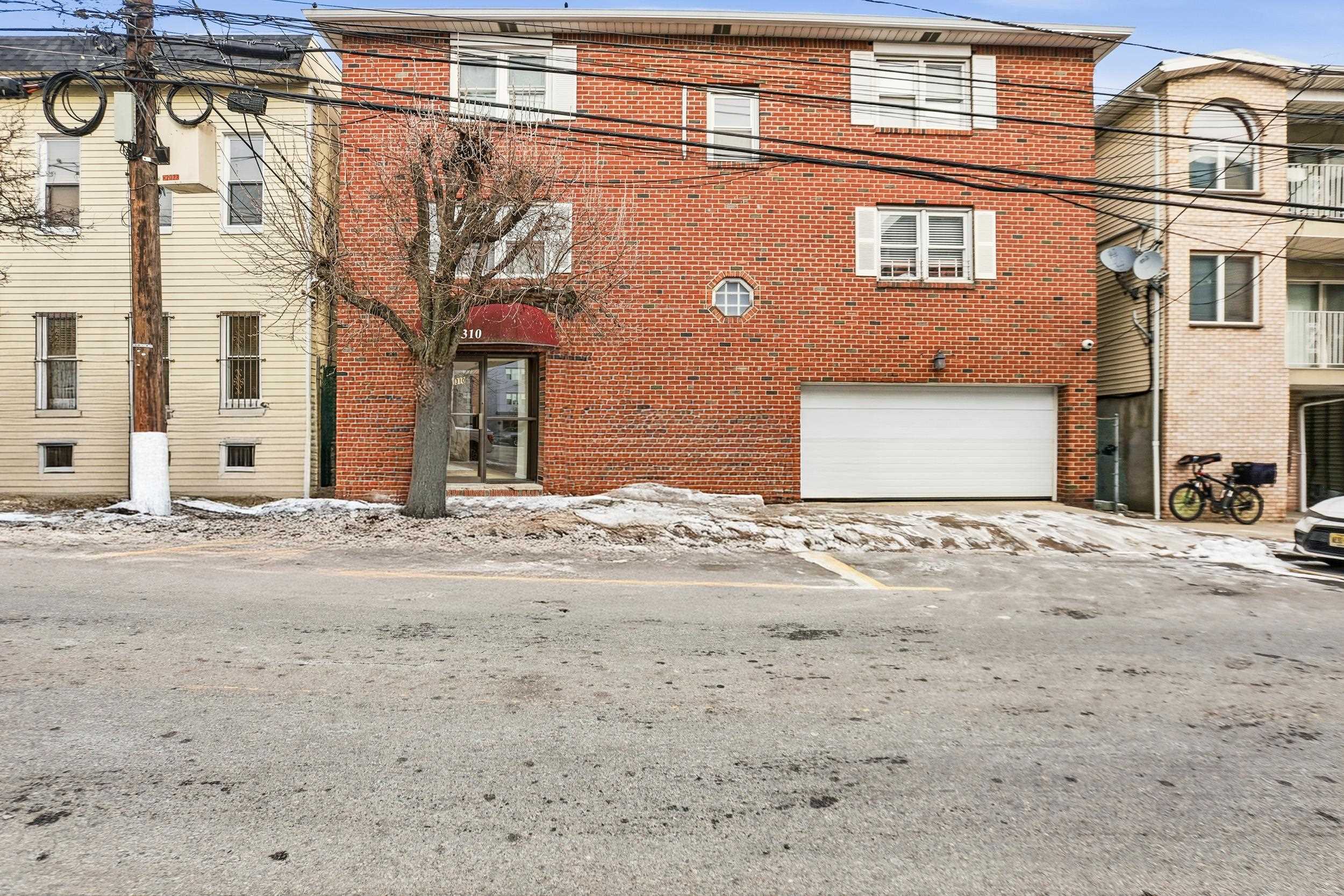 310 70TH ST Unit: 1D