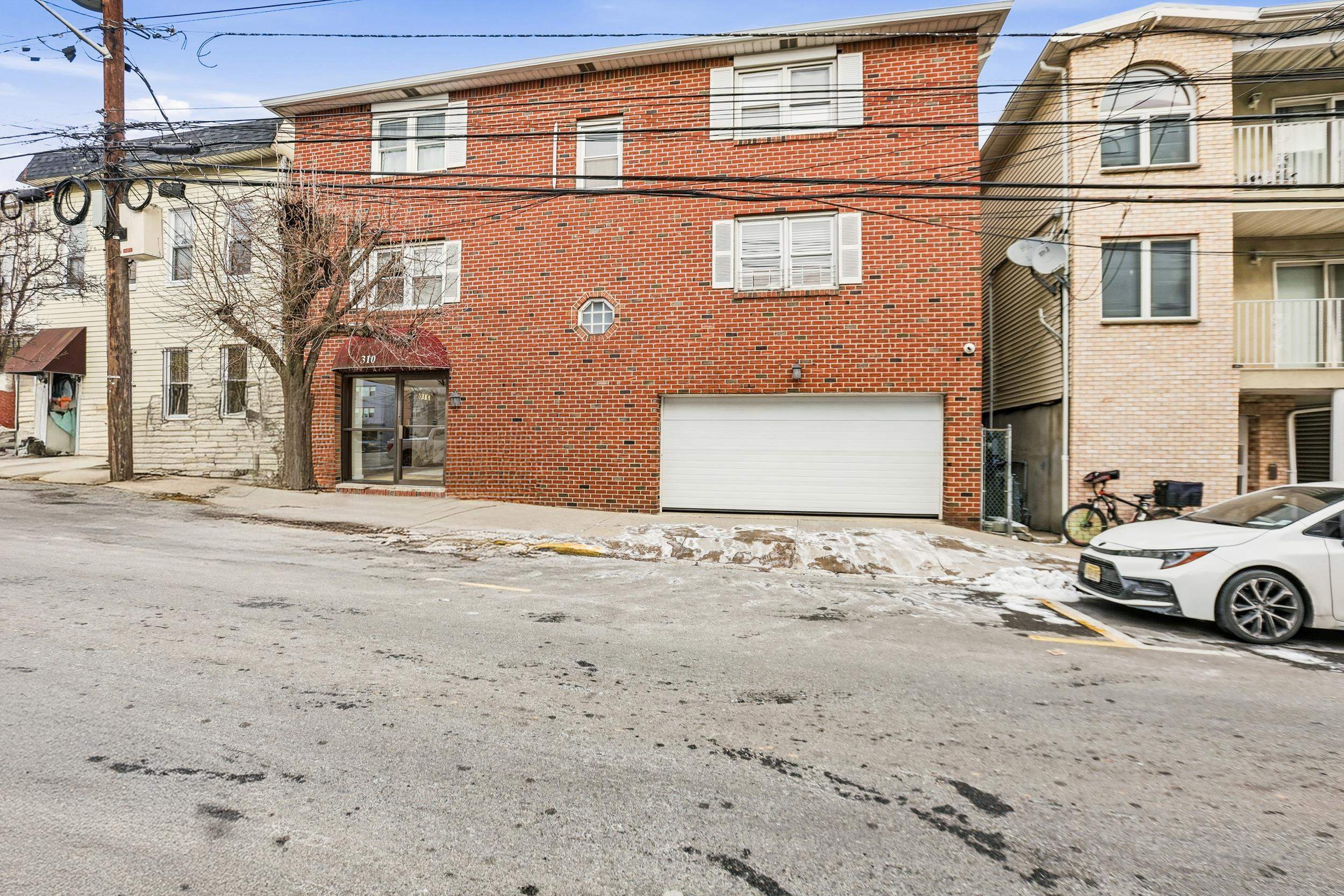 310 70TH ST Unit: 1D