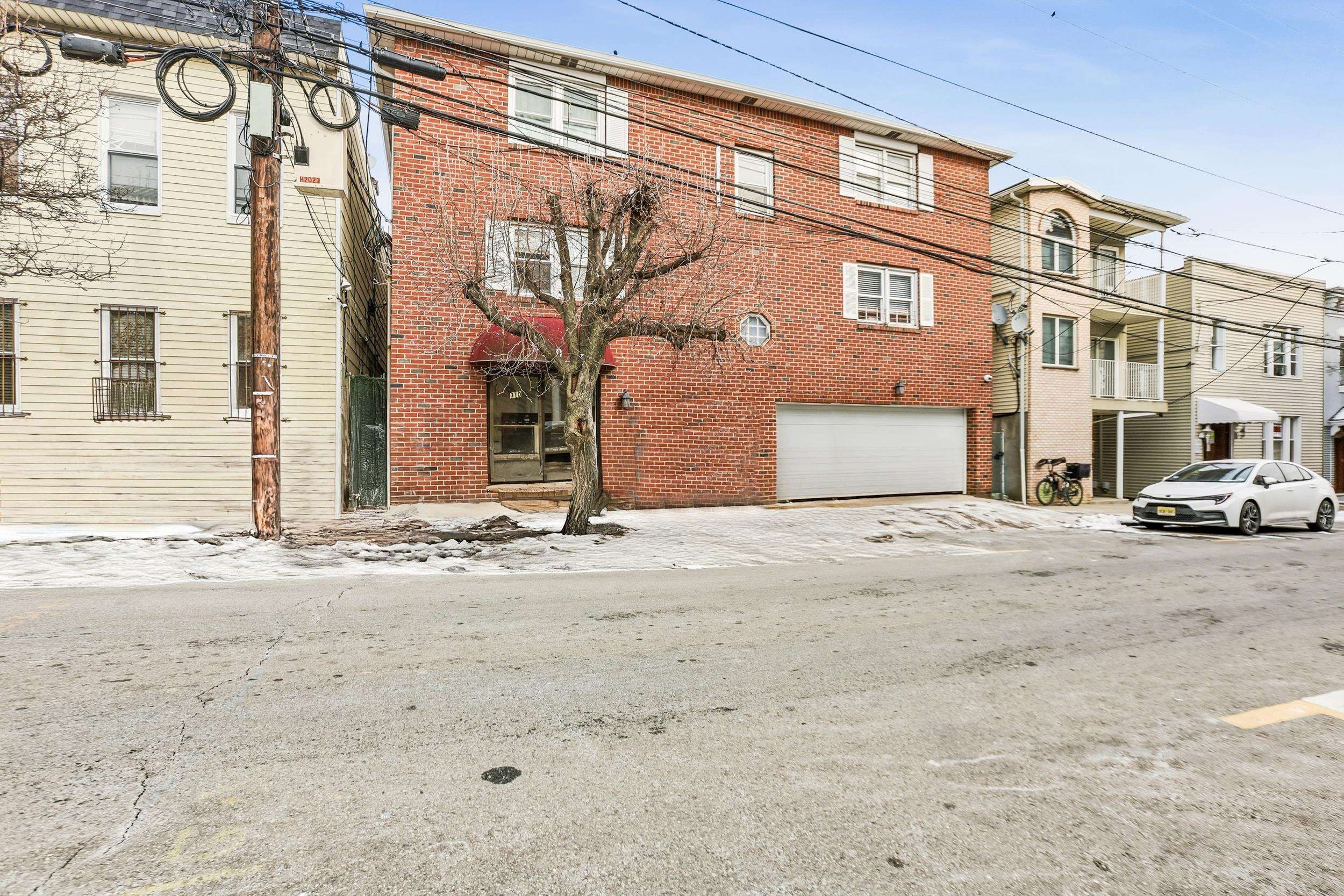 310 70TH ST Unit: 1D