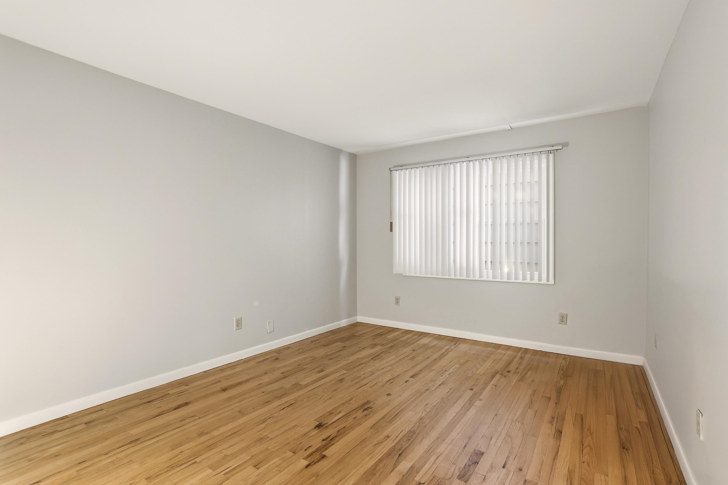 310 70TH ST Unit: 1D