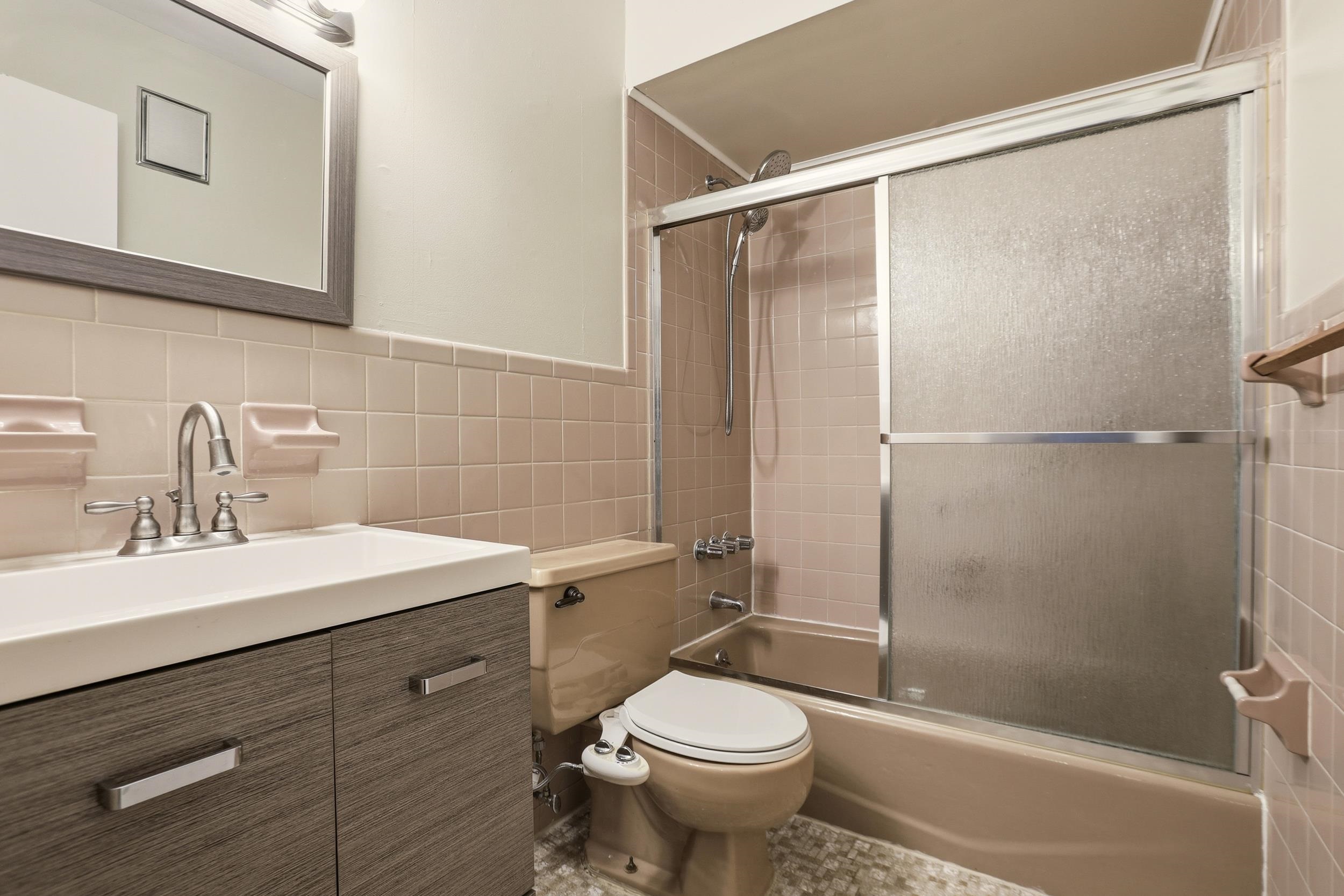 310 70TH ST Unit: 1D