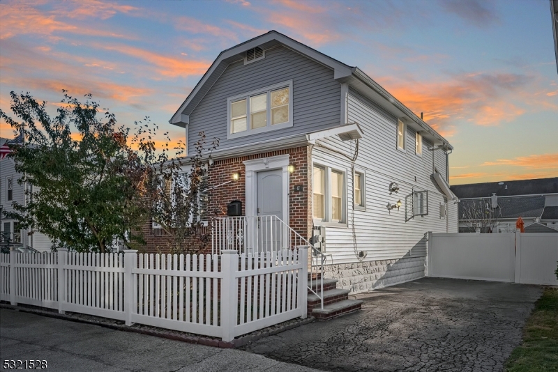47 Arlington Blvd