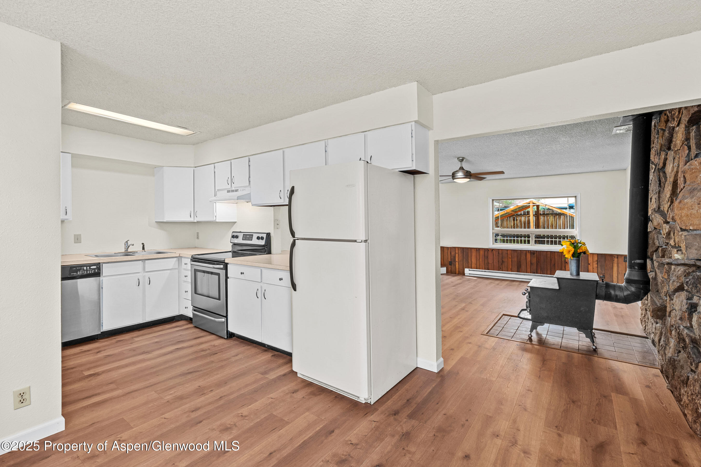 459 N 8TH Street, 459
