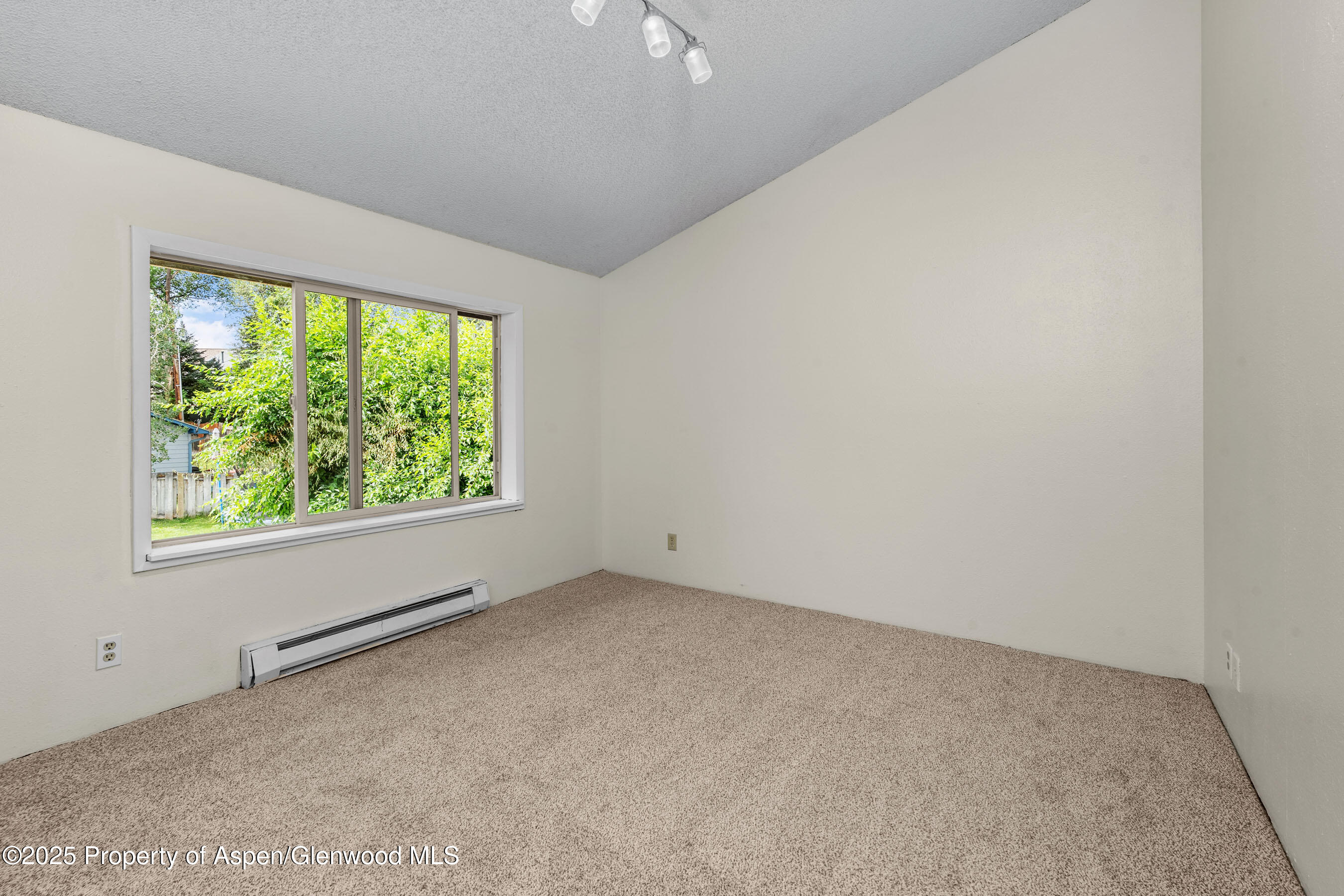 459 N 8TH Street, 459