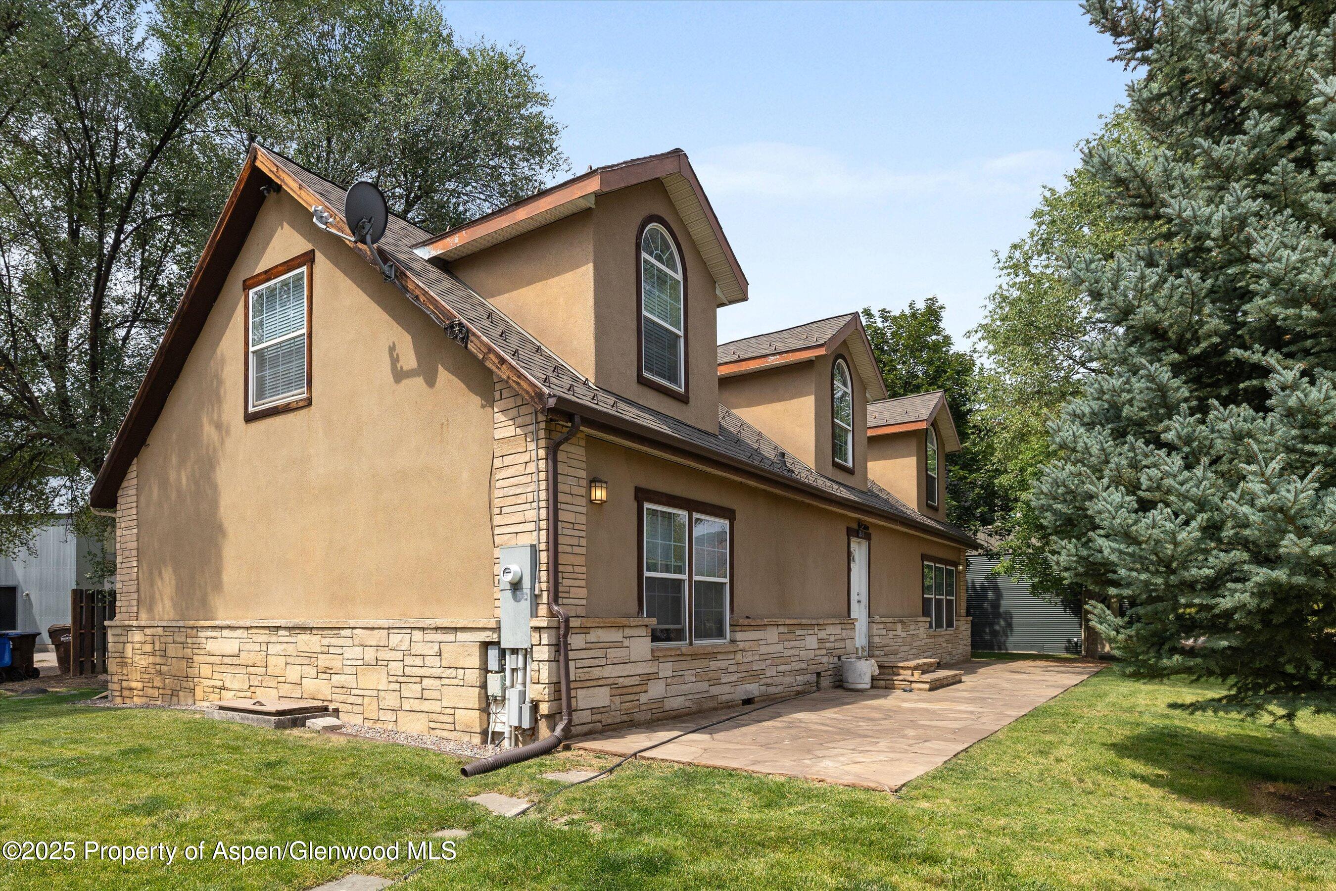 296/298 N 7th Street