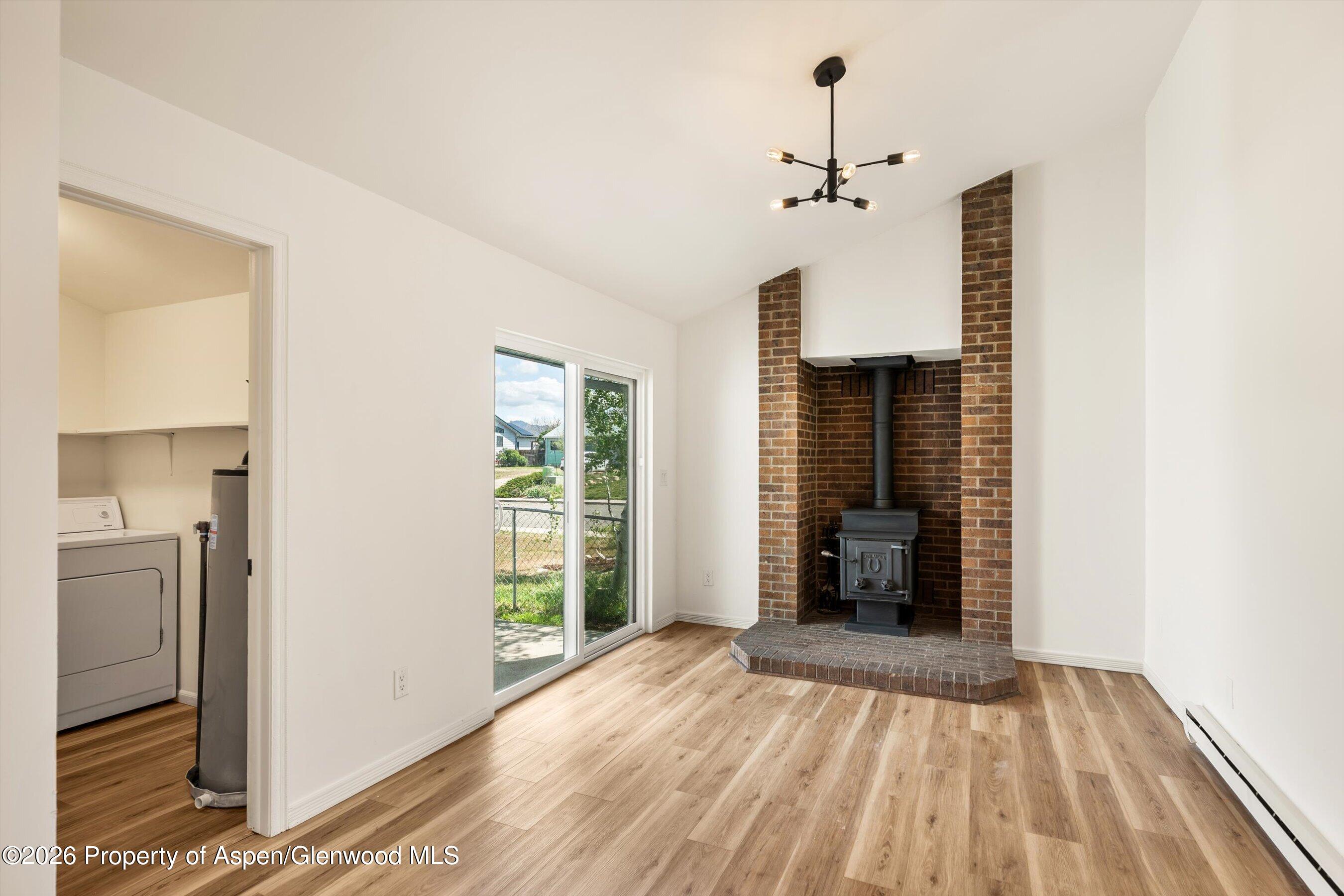 942 W 5th Street