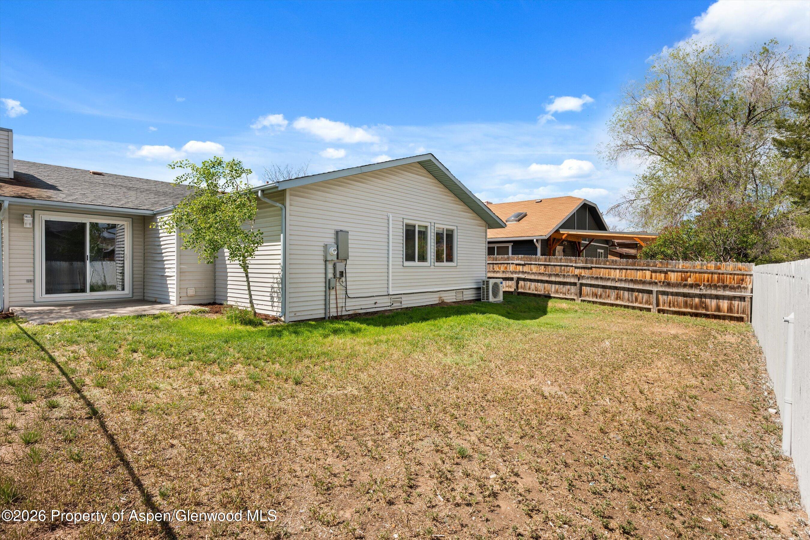 942 W 5th Street