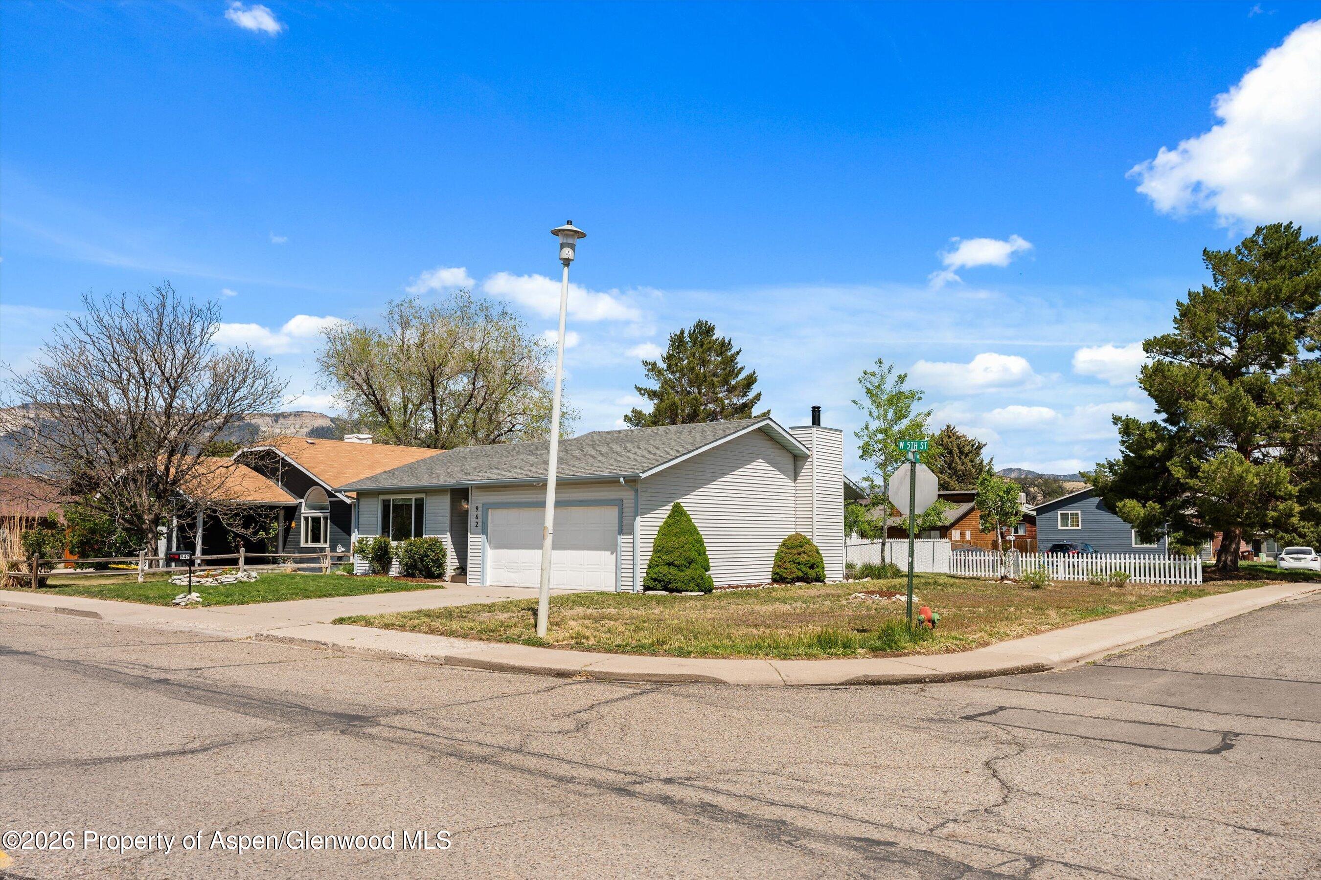 942 W 5th Street