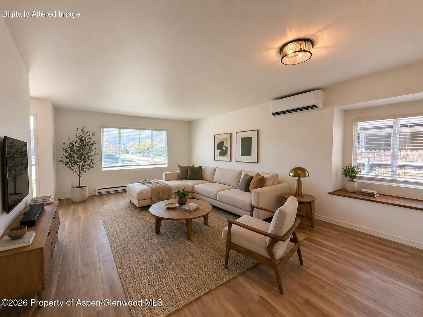 942 W 5th Street