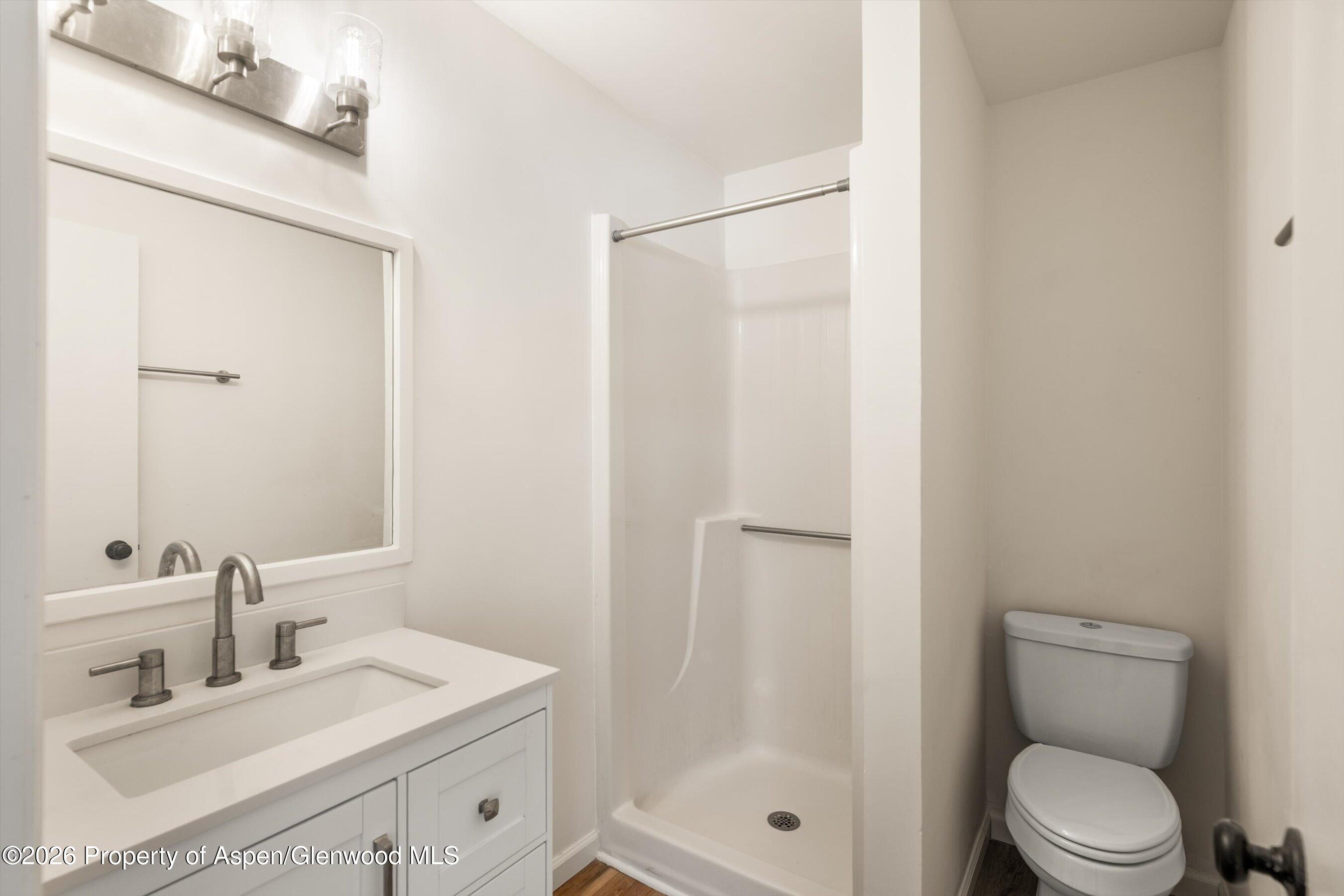 942 W 5th Street
