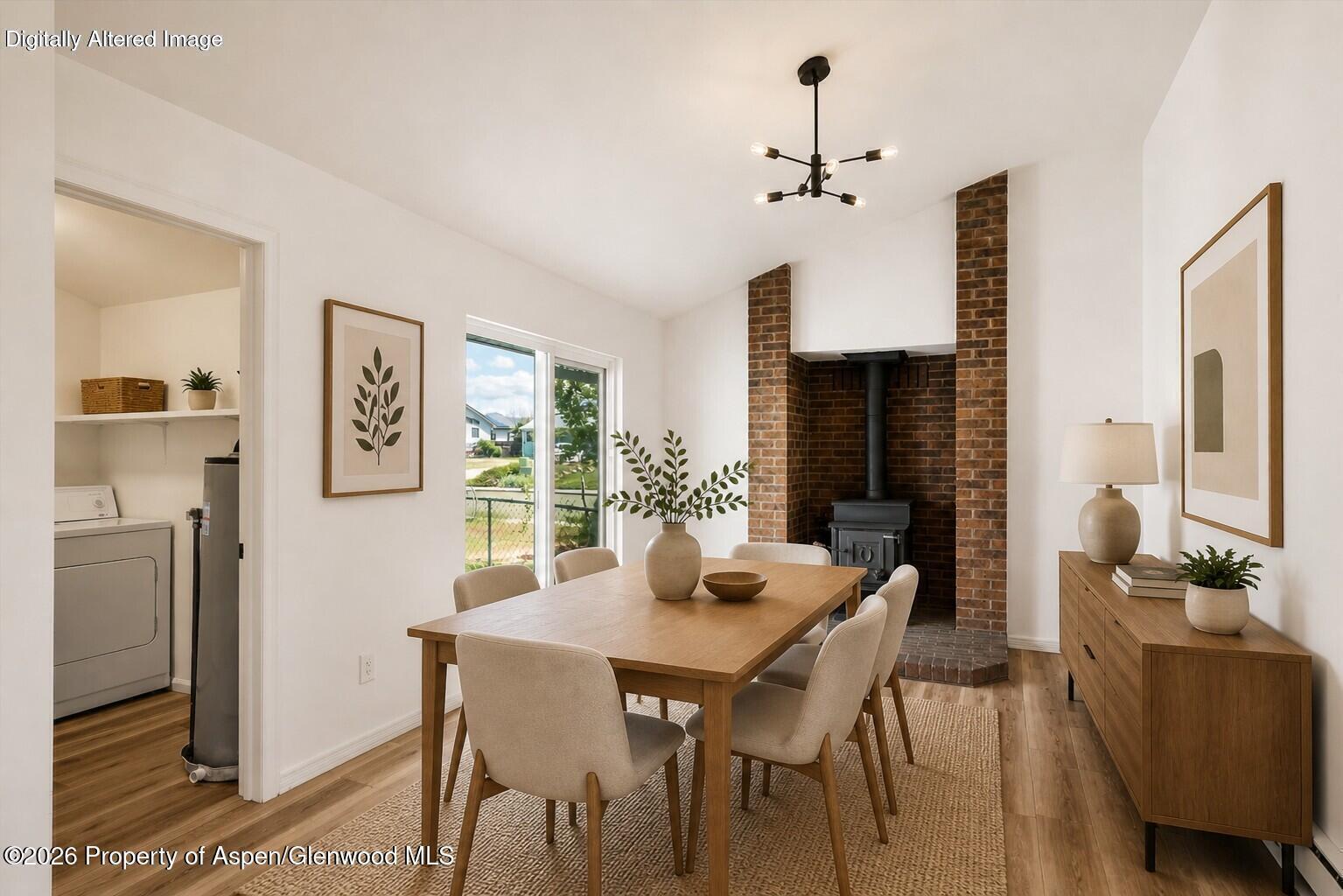 942 W 5th Street