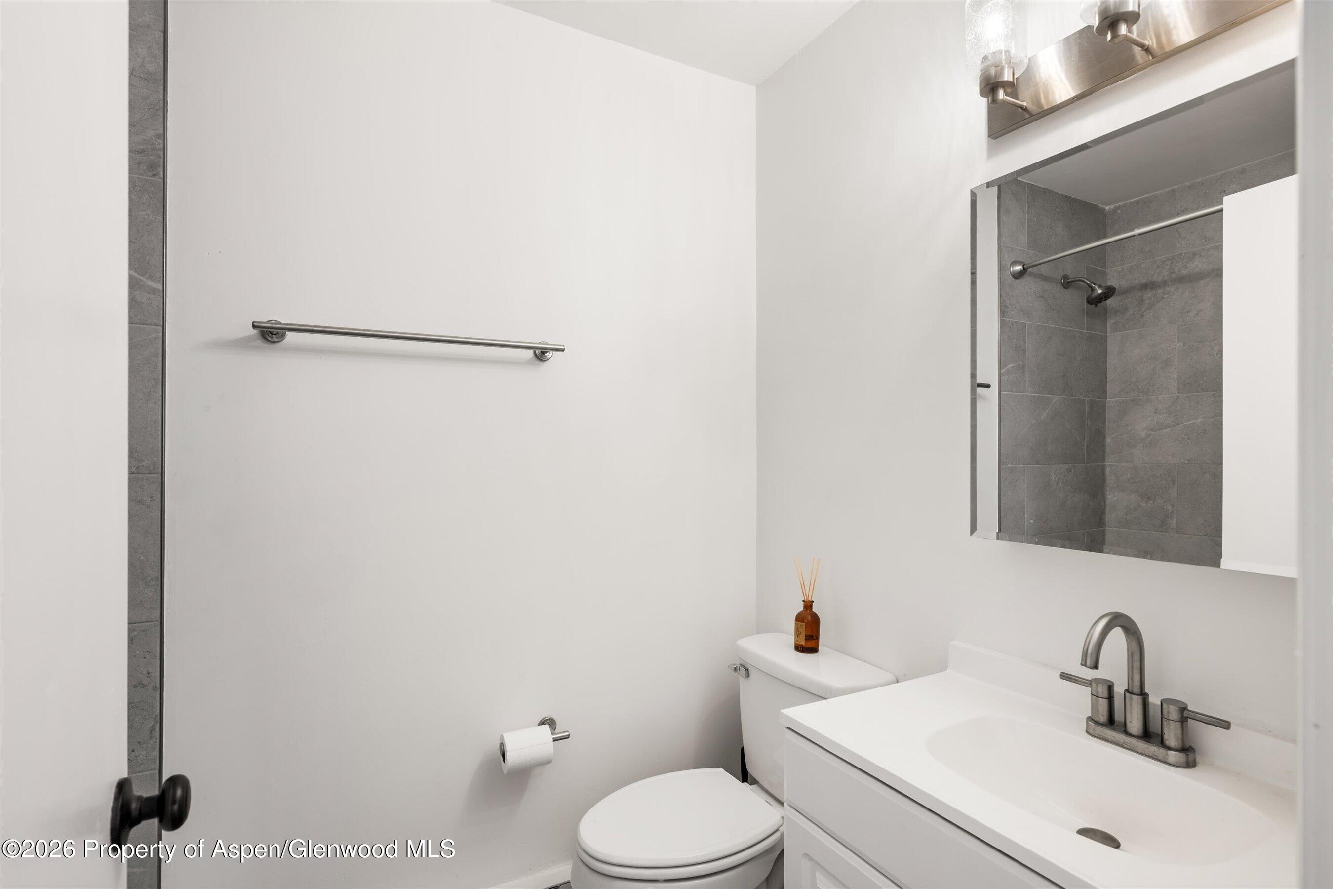 942 W 5th Street