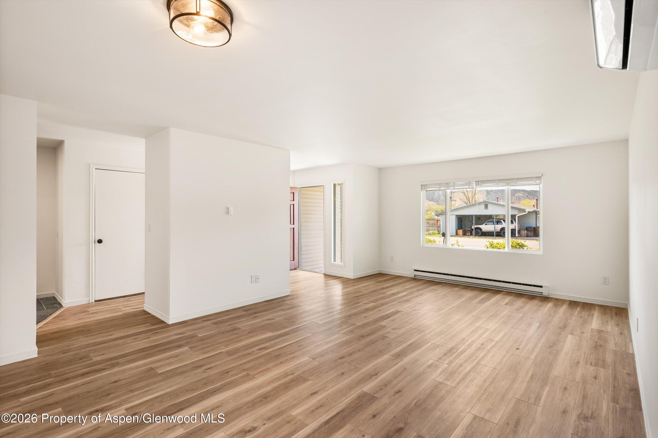 942 W 5th Street