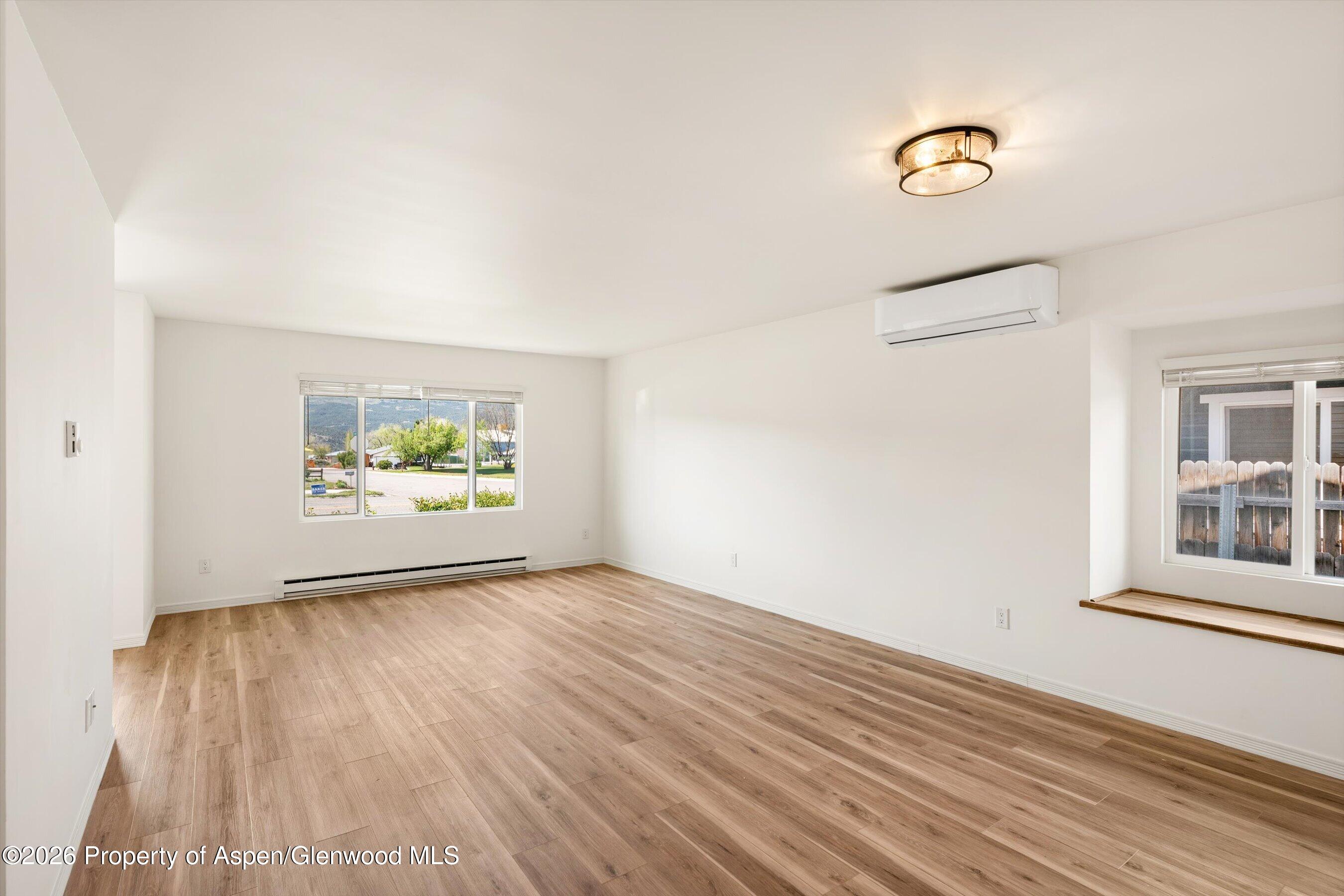 942 W 5th Street