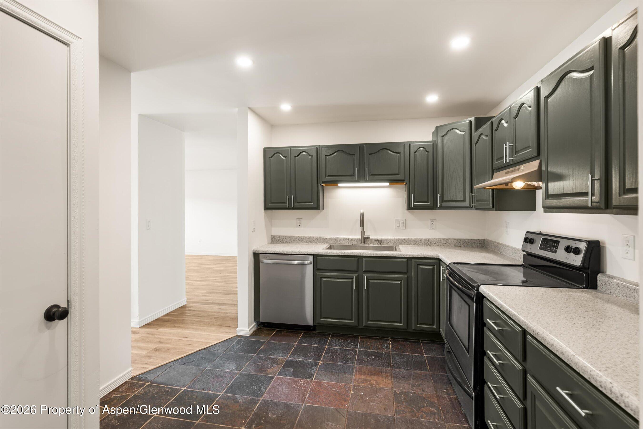 942 W 5th Street