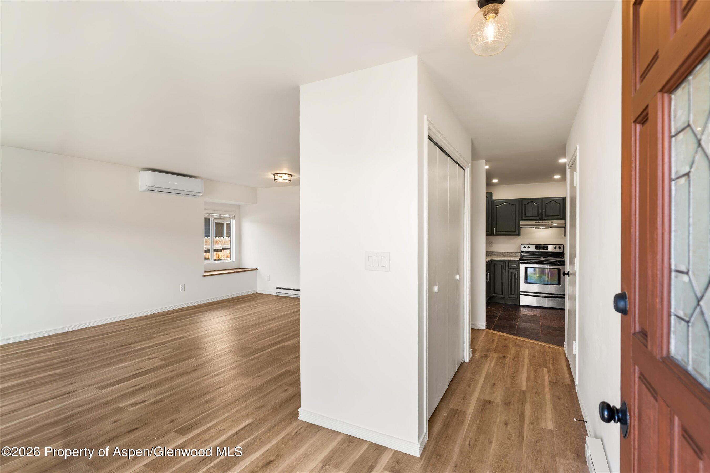 942 W 5th Street