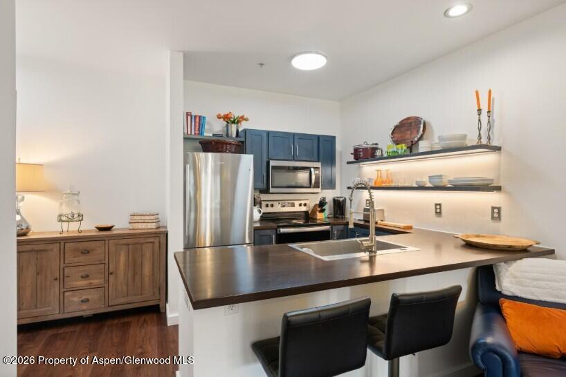 1400 E Valley Road 110
