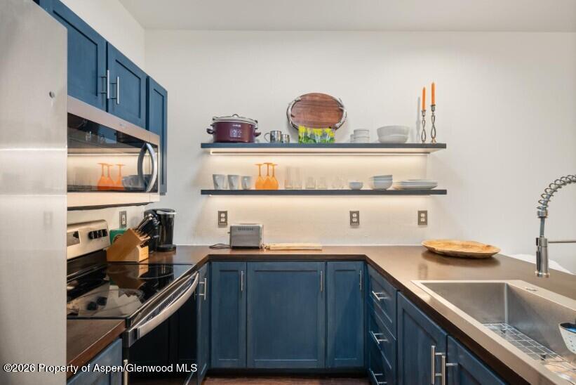 1400 E Valley Road 110