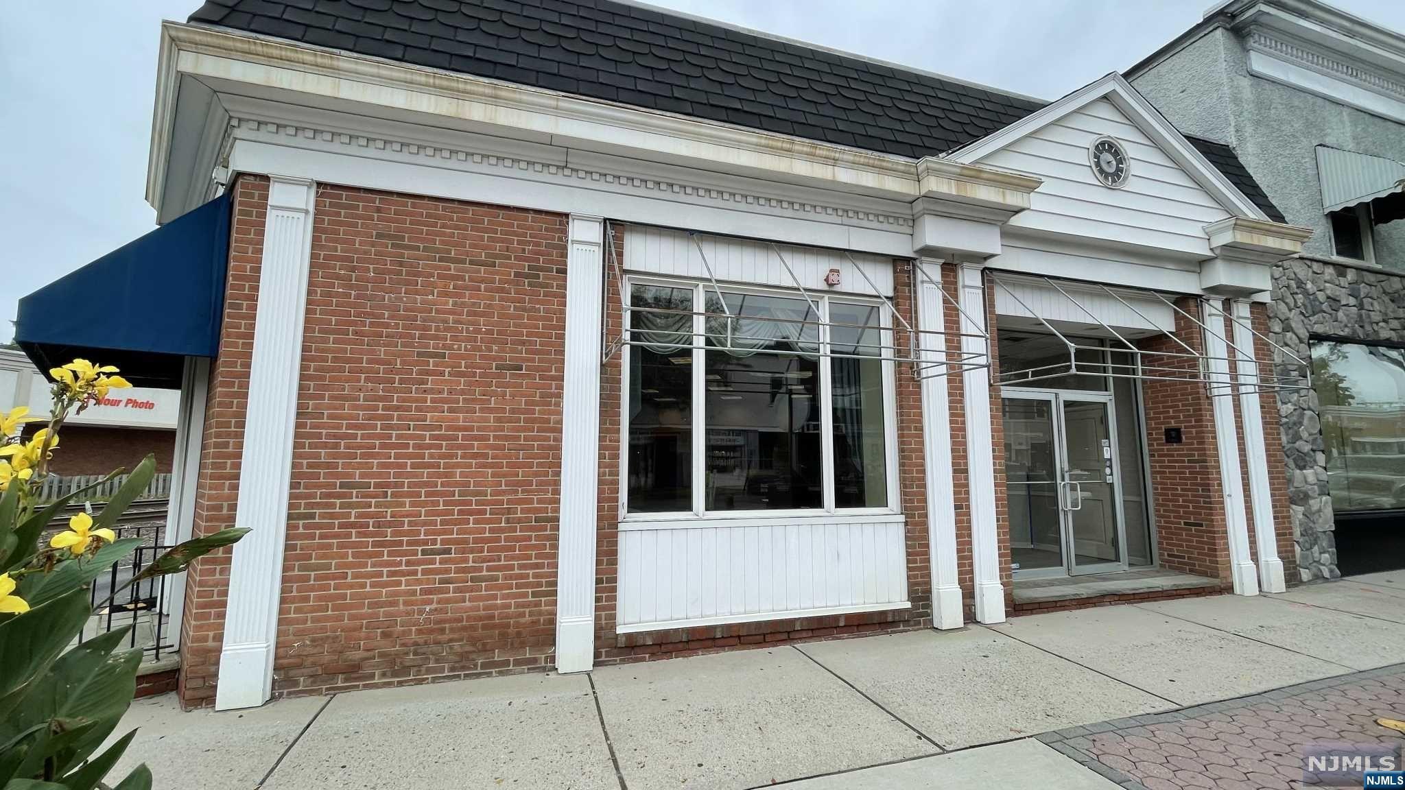 181 Rock Road Back
