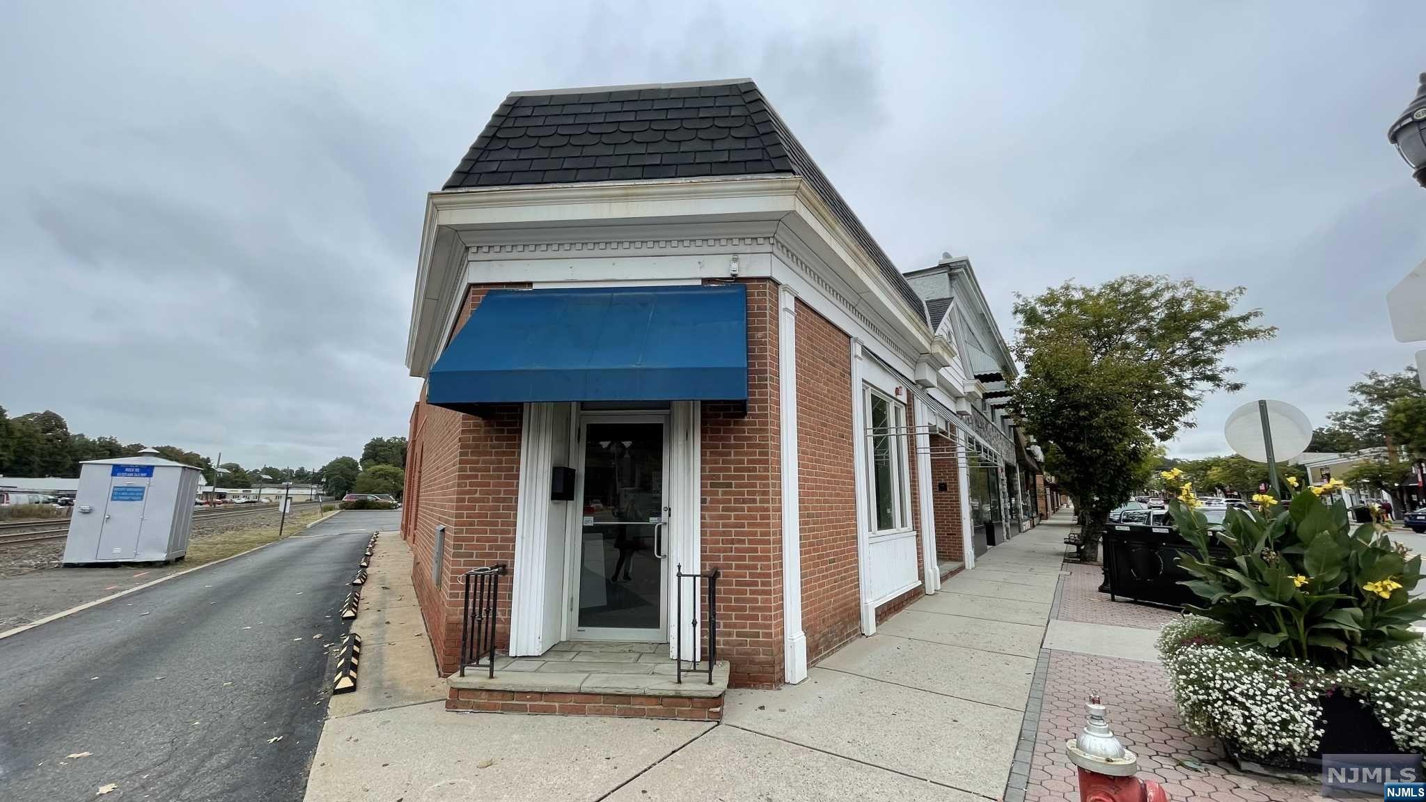 181 Rock Road Back
