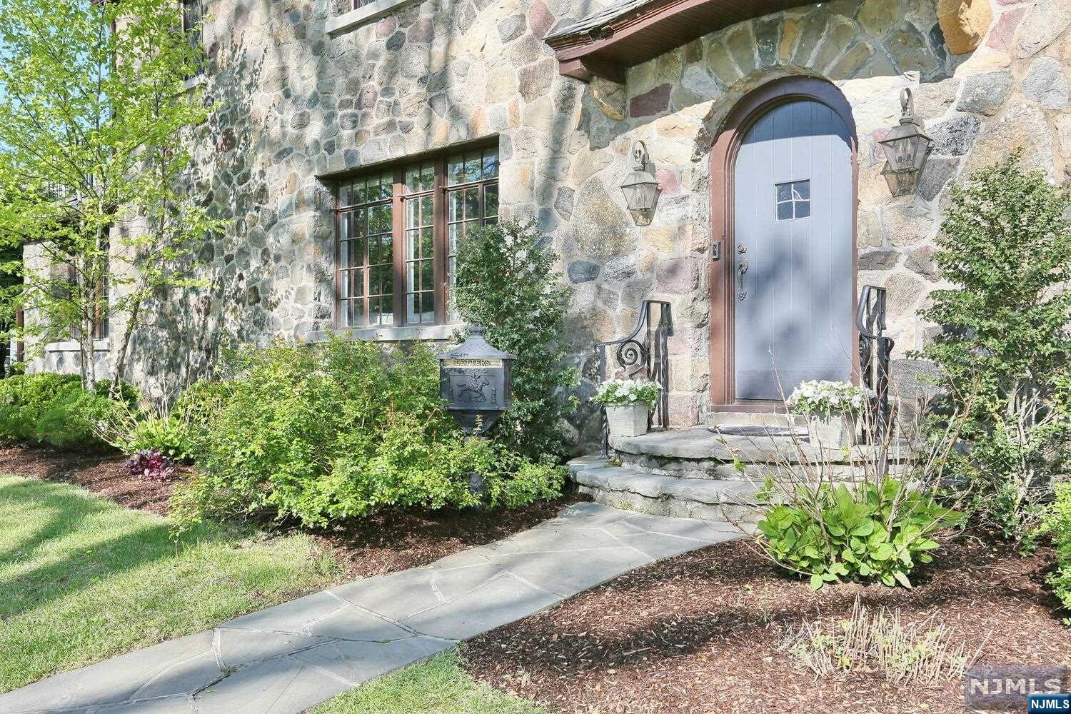 390 Highland Avenue