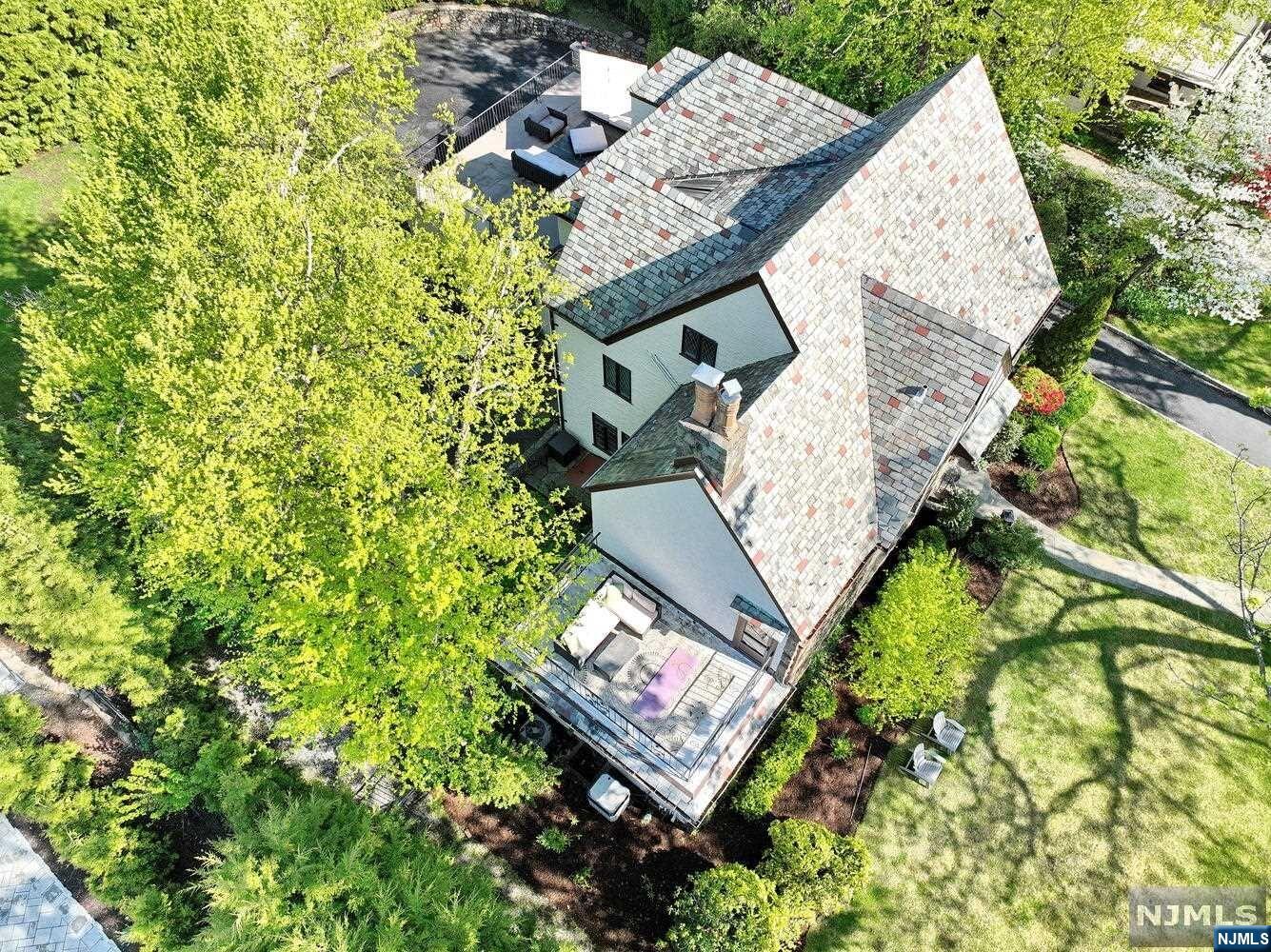 390 Highland Avenue