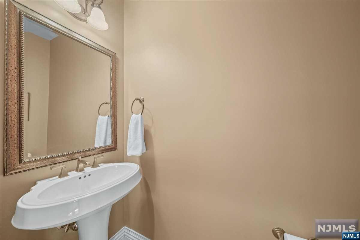 290 S Franklin Turnpike