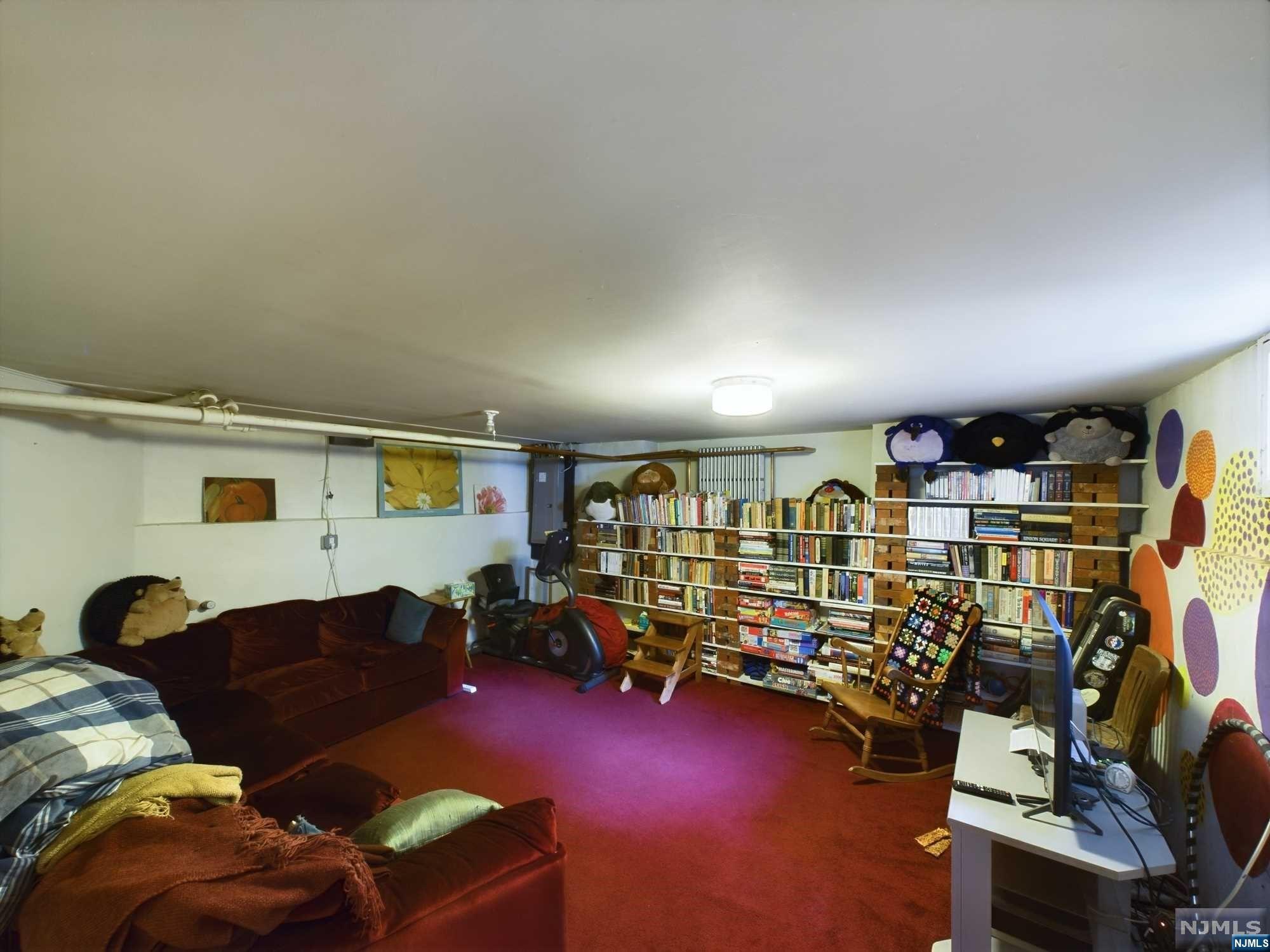 836 E Avenue