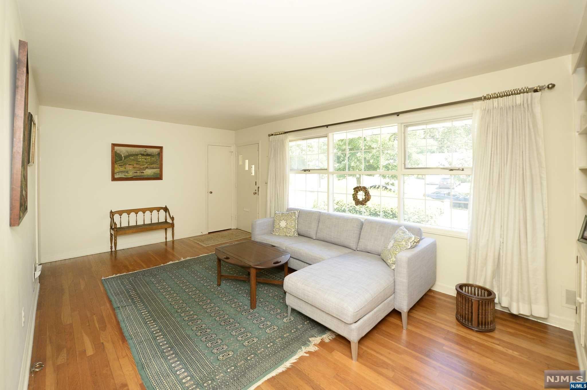 332 Mastin Place