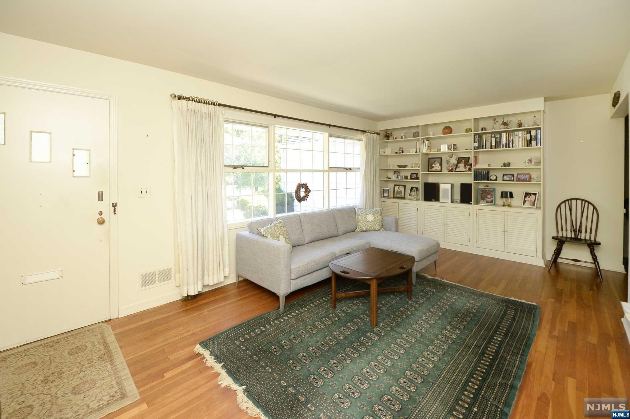 332 Mastin Place
