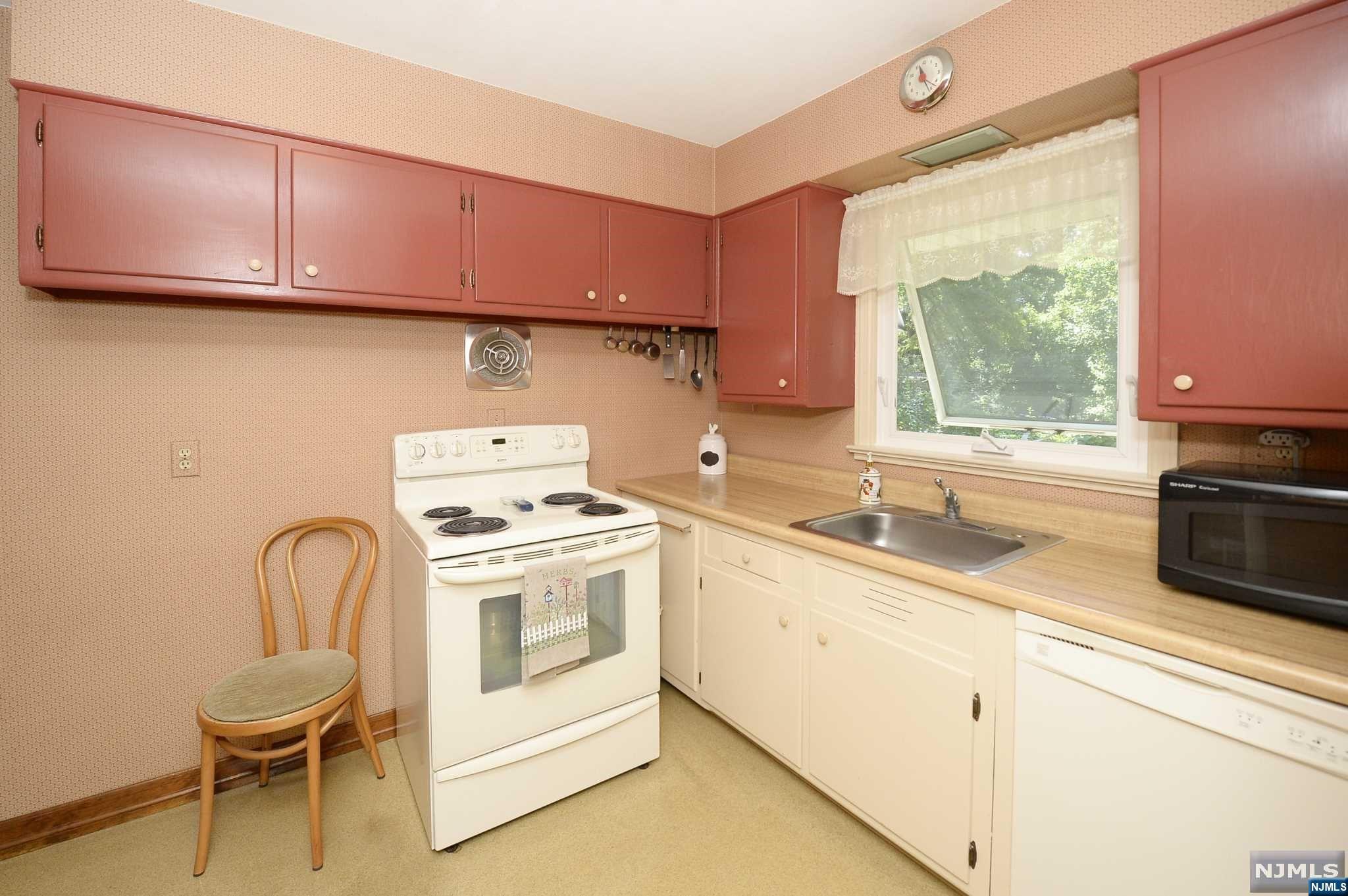332 Mastin Place