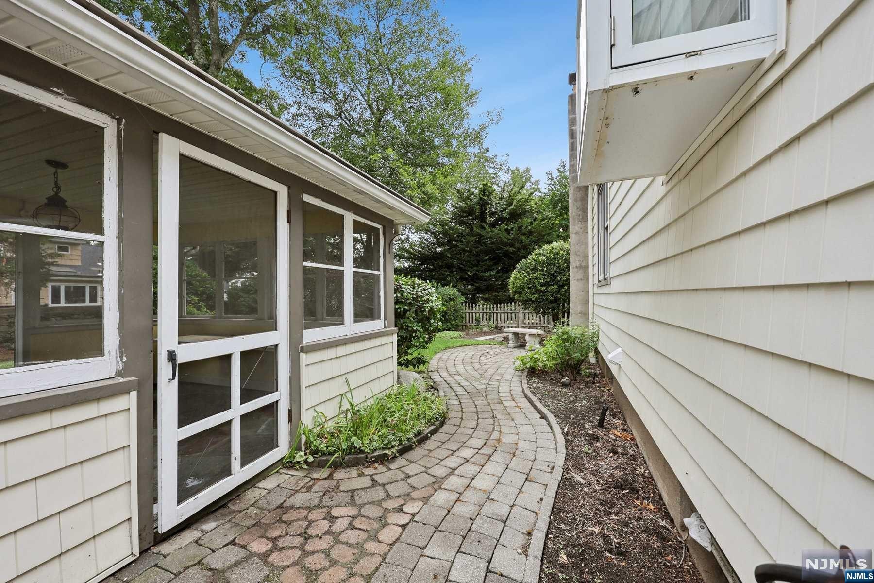 58 Midwood Avenue