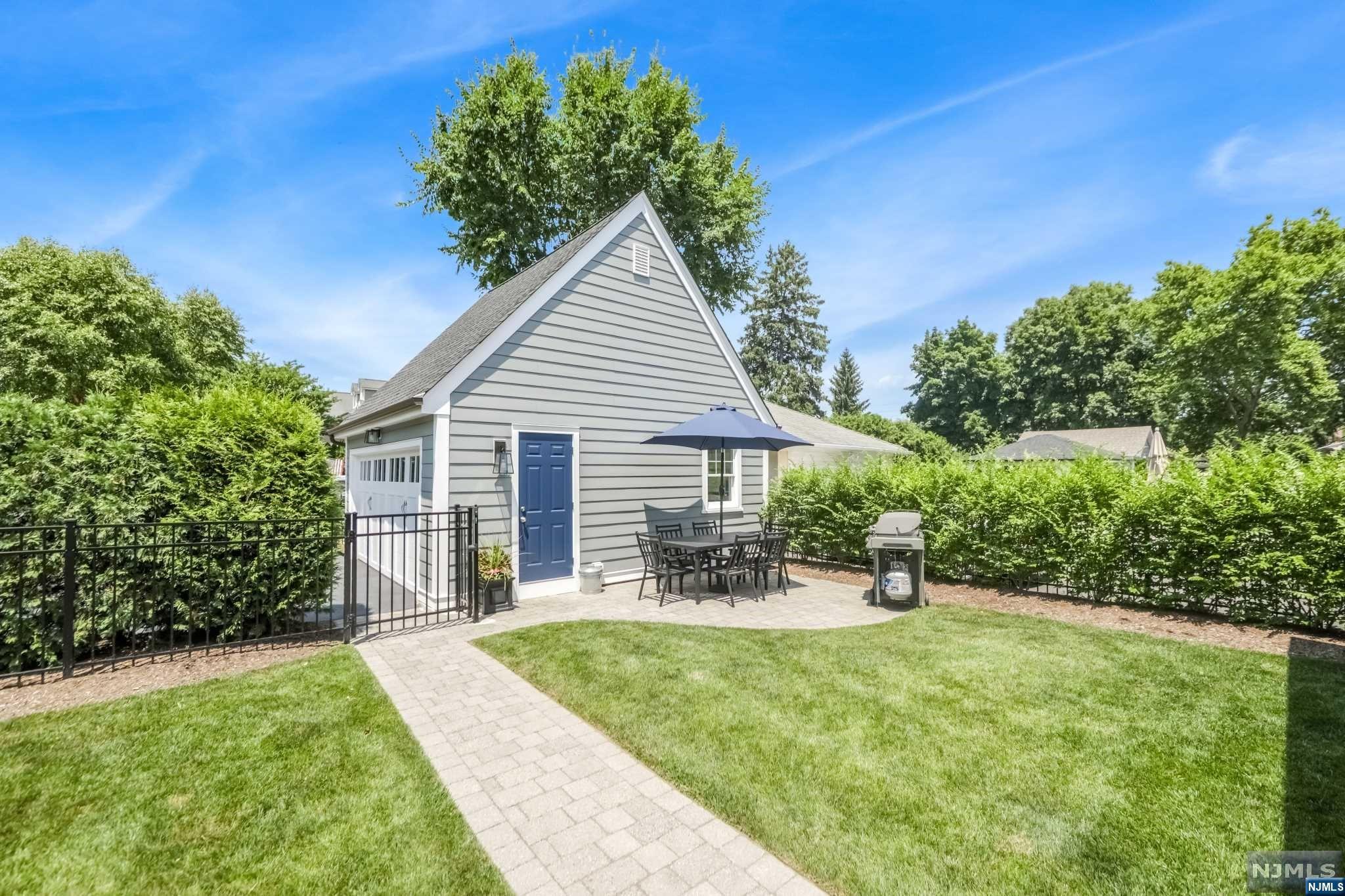 162 N Pleasant Avenue