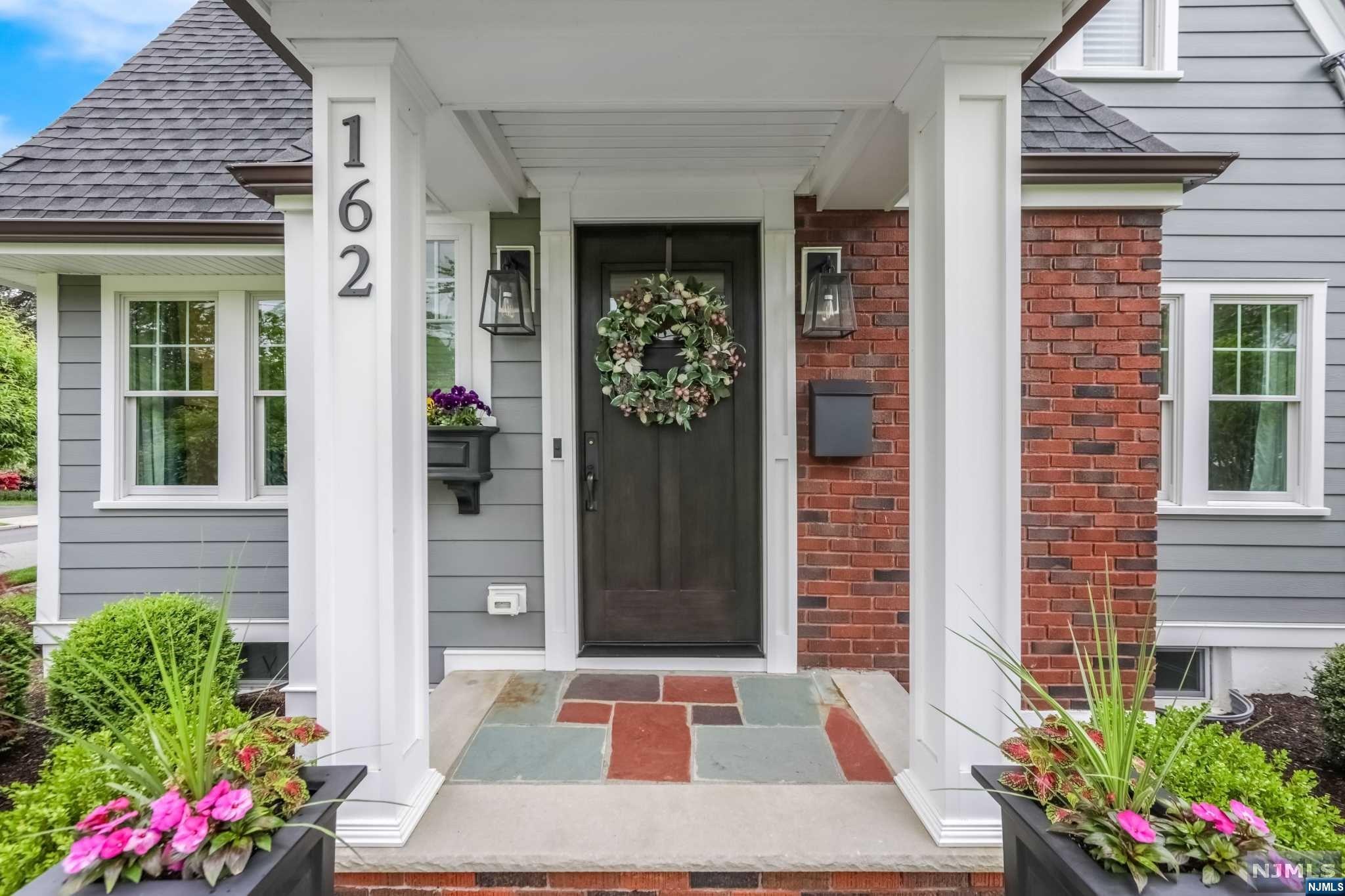 162 N Pleasant Avenue