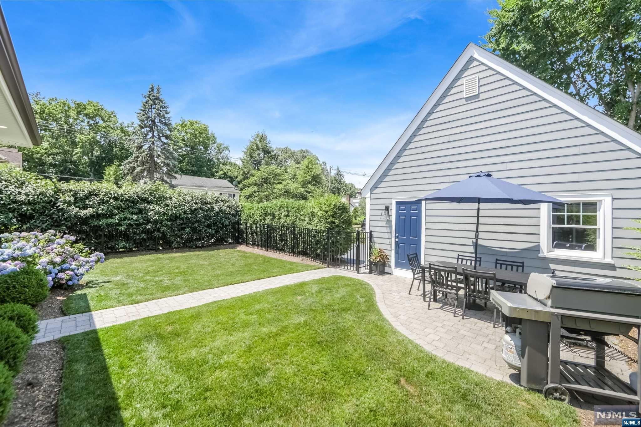 162 N Pleasant Avenue