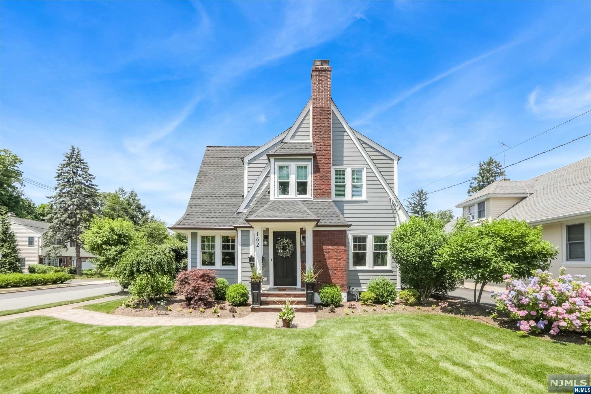 162 N Pleasant Avenue