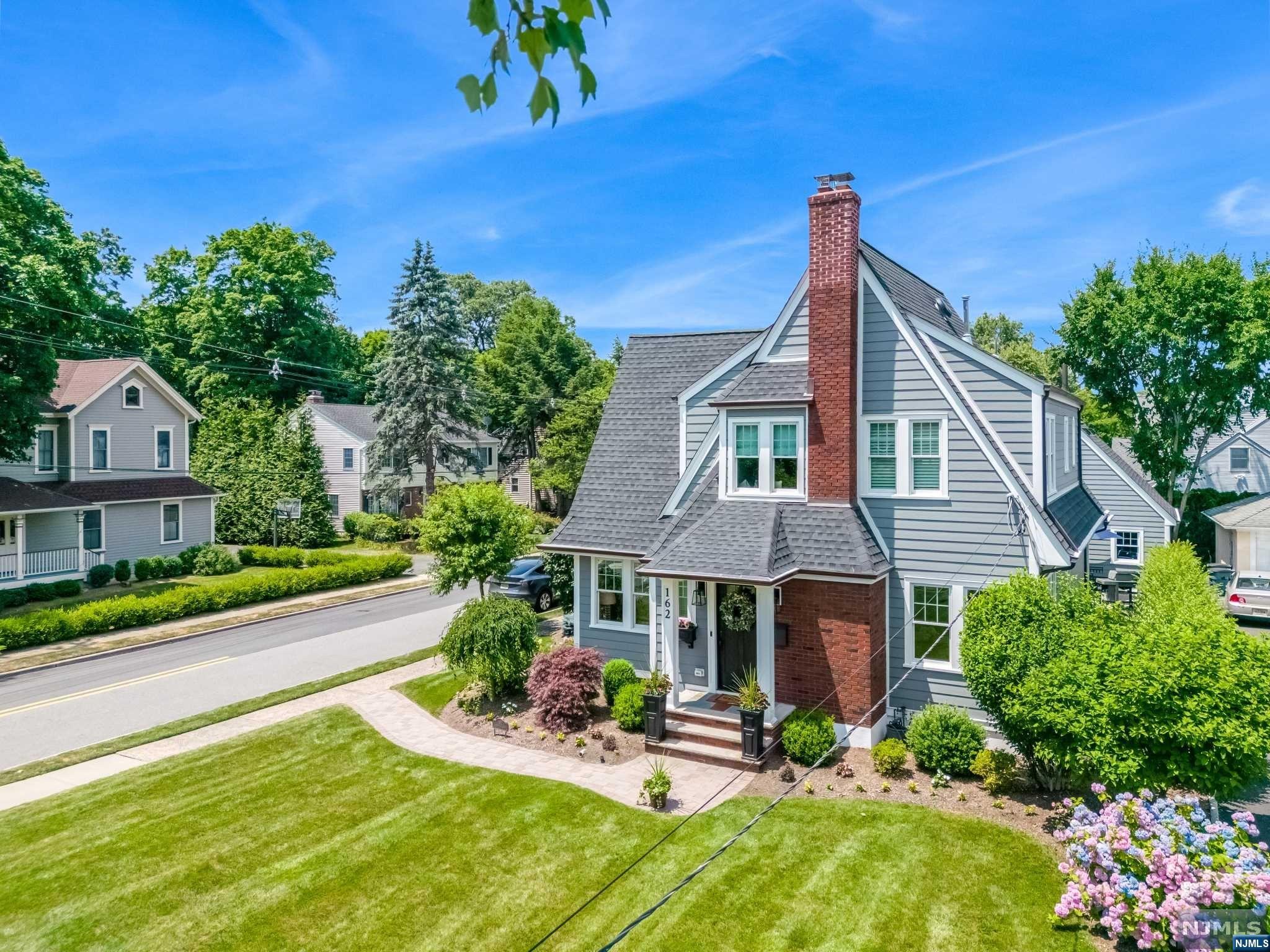 162 N Pleasant Avenue
