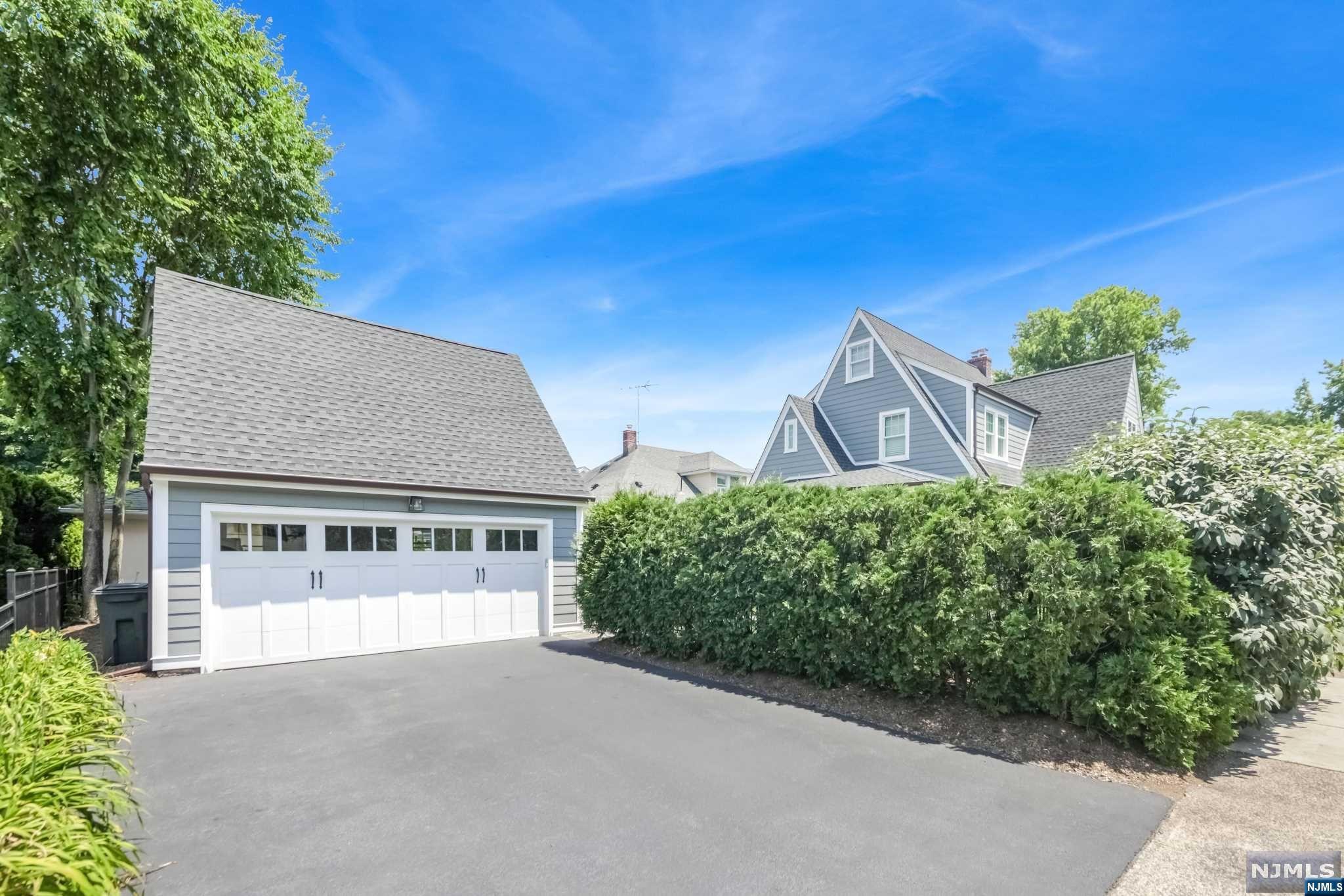 162 N Pleasant Avenue