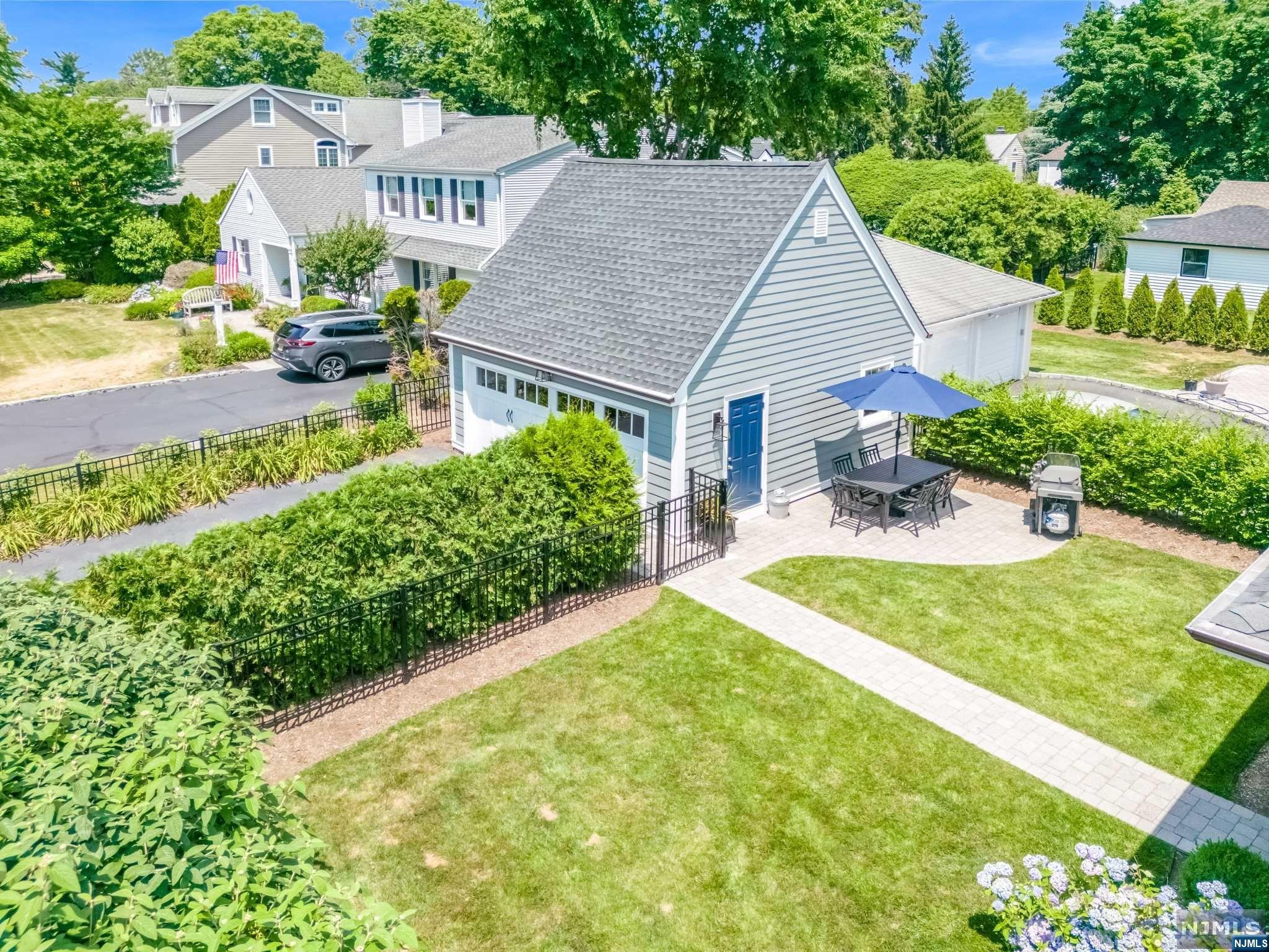 162 N Pleasant Avenue