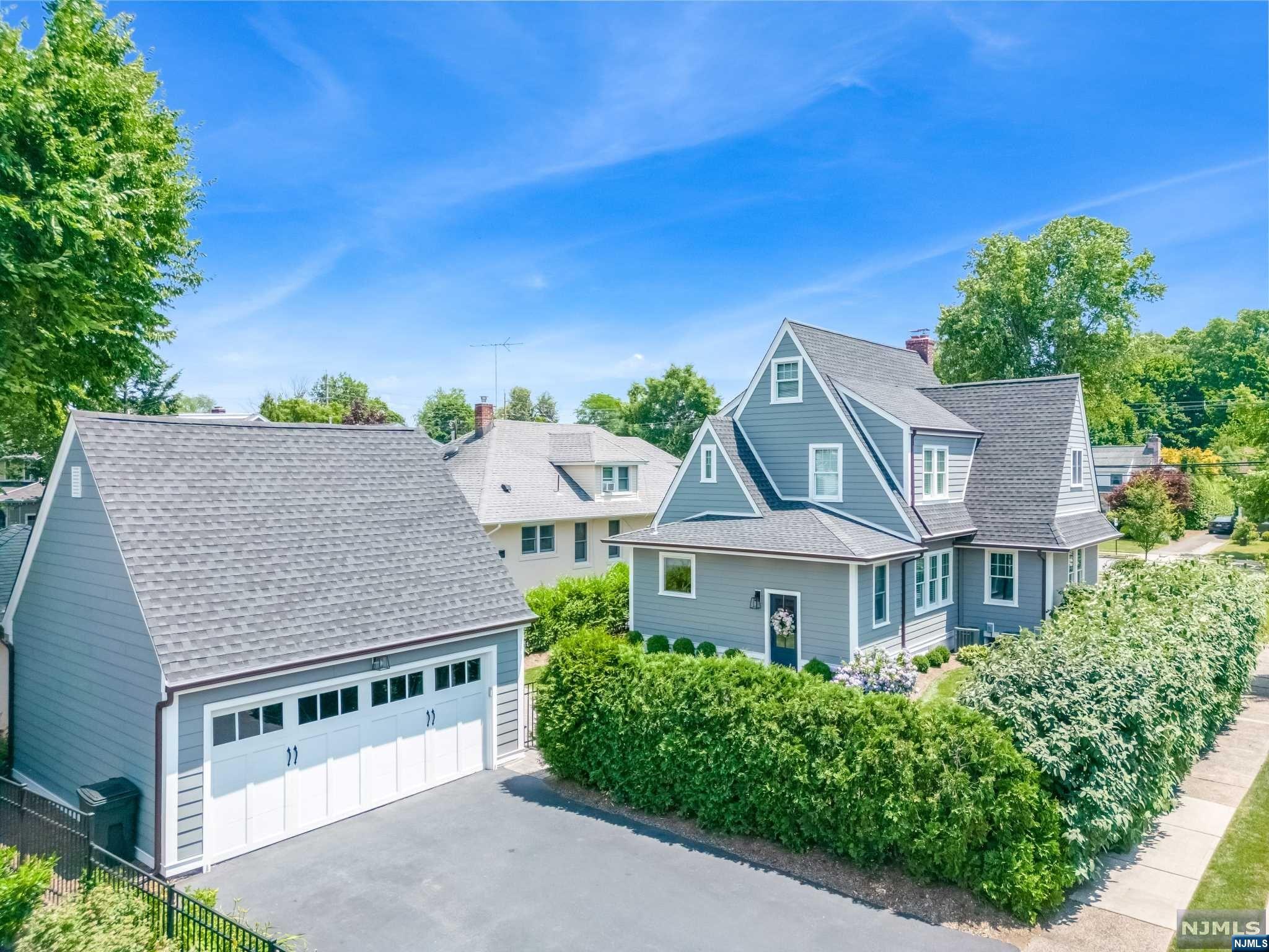 162 N Pleasant Avenue